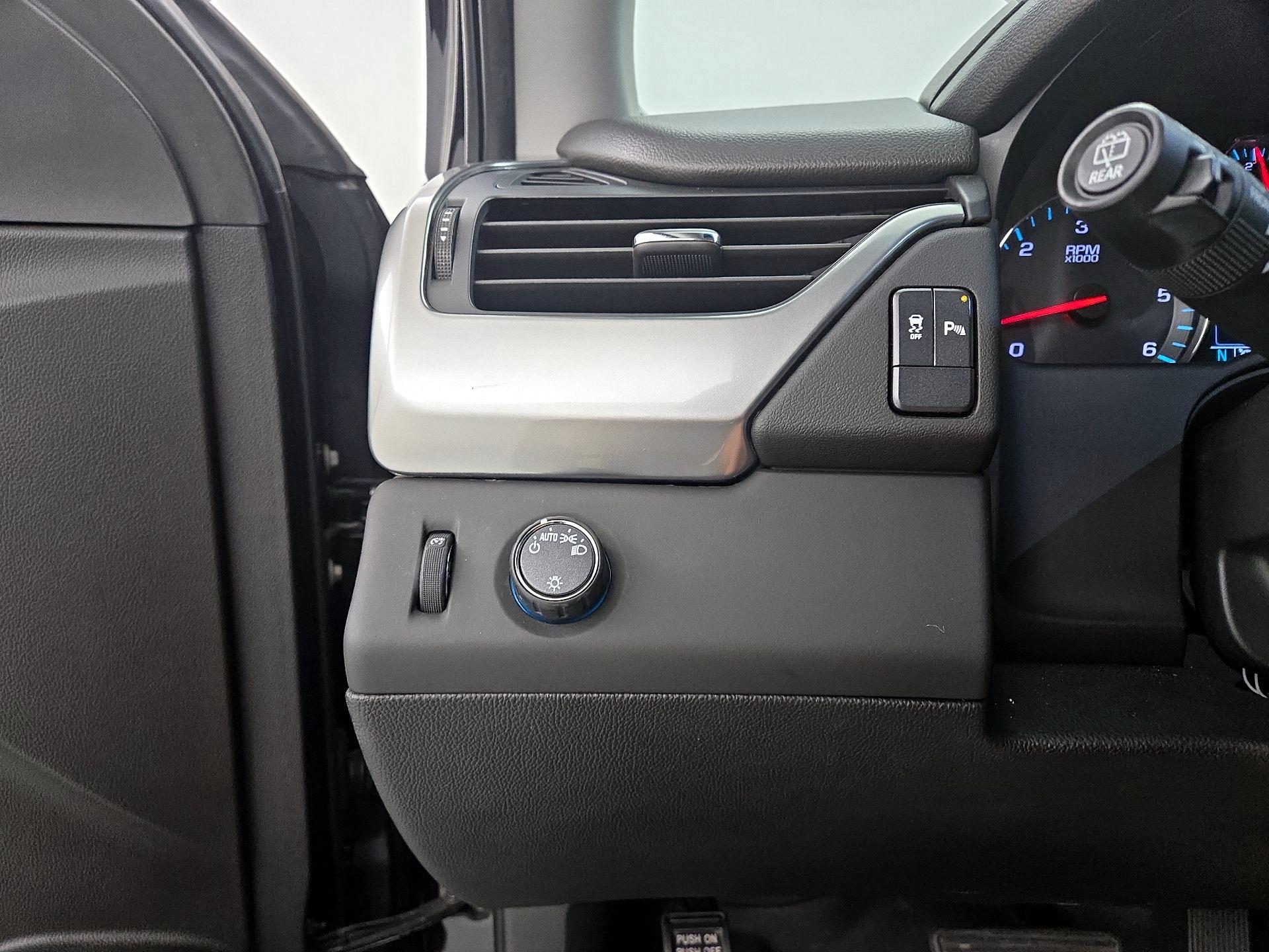 Thumbnail: 2019 Chevrolet Tahoe - 13