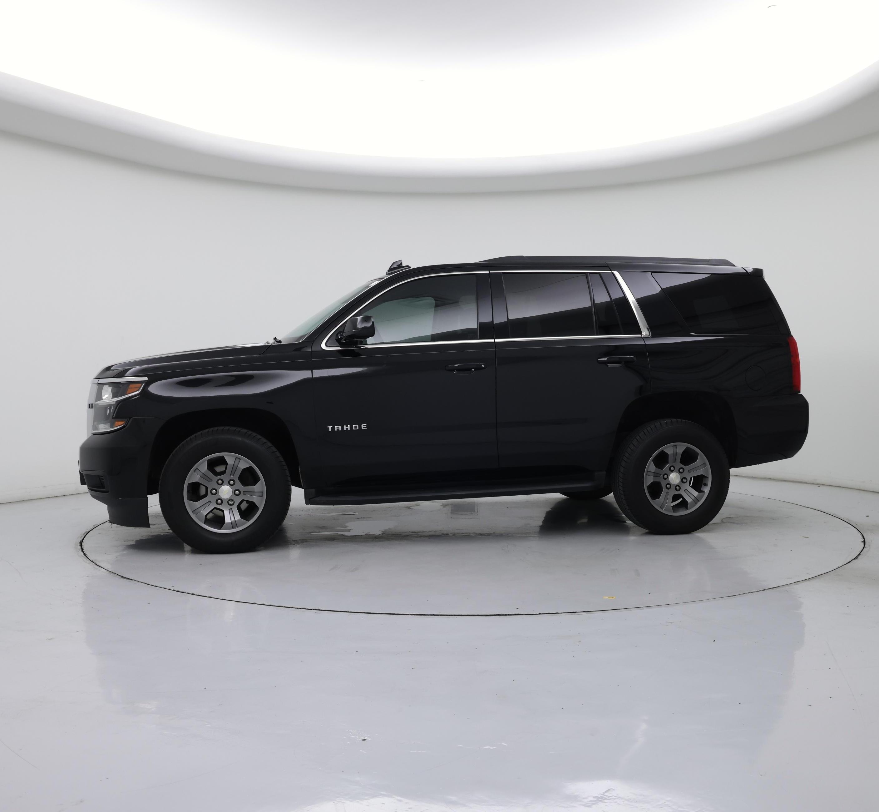 Thumbnail: 2019 Chevrolet Tahoe - 3