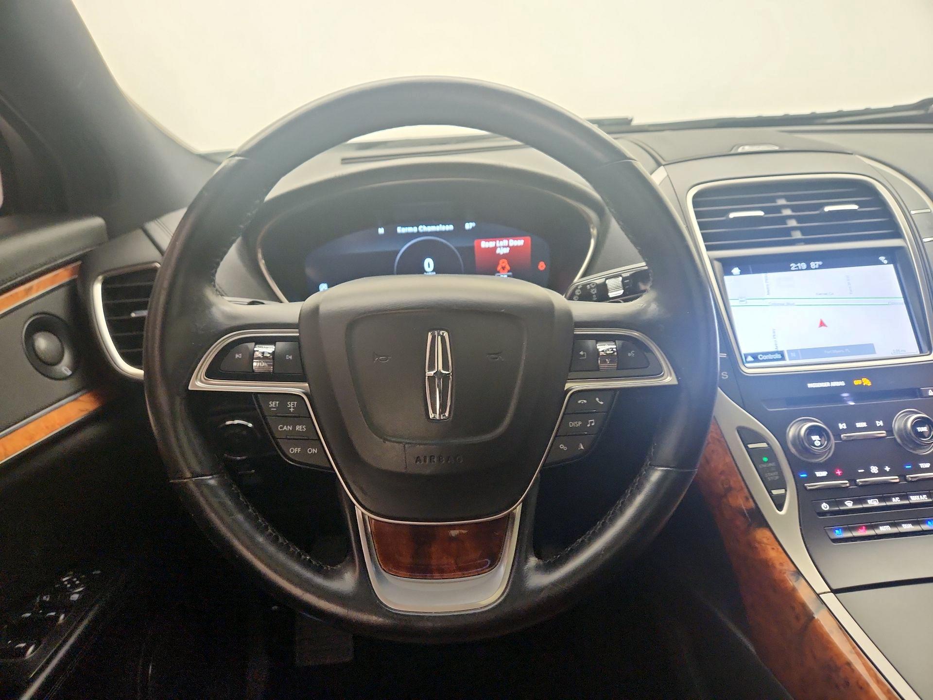 Thumbnail: 2019 Lincoln Nautilus - 10