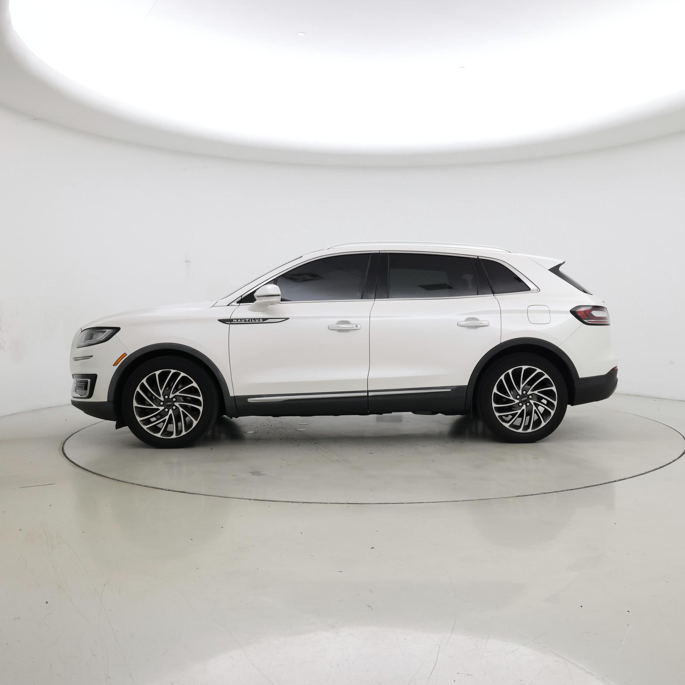 Thumbnail: 2019 Lincoln Nautilus - 3