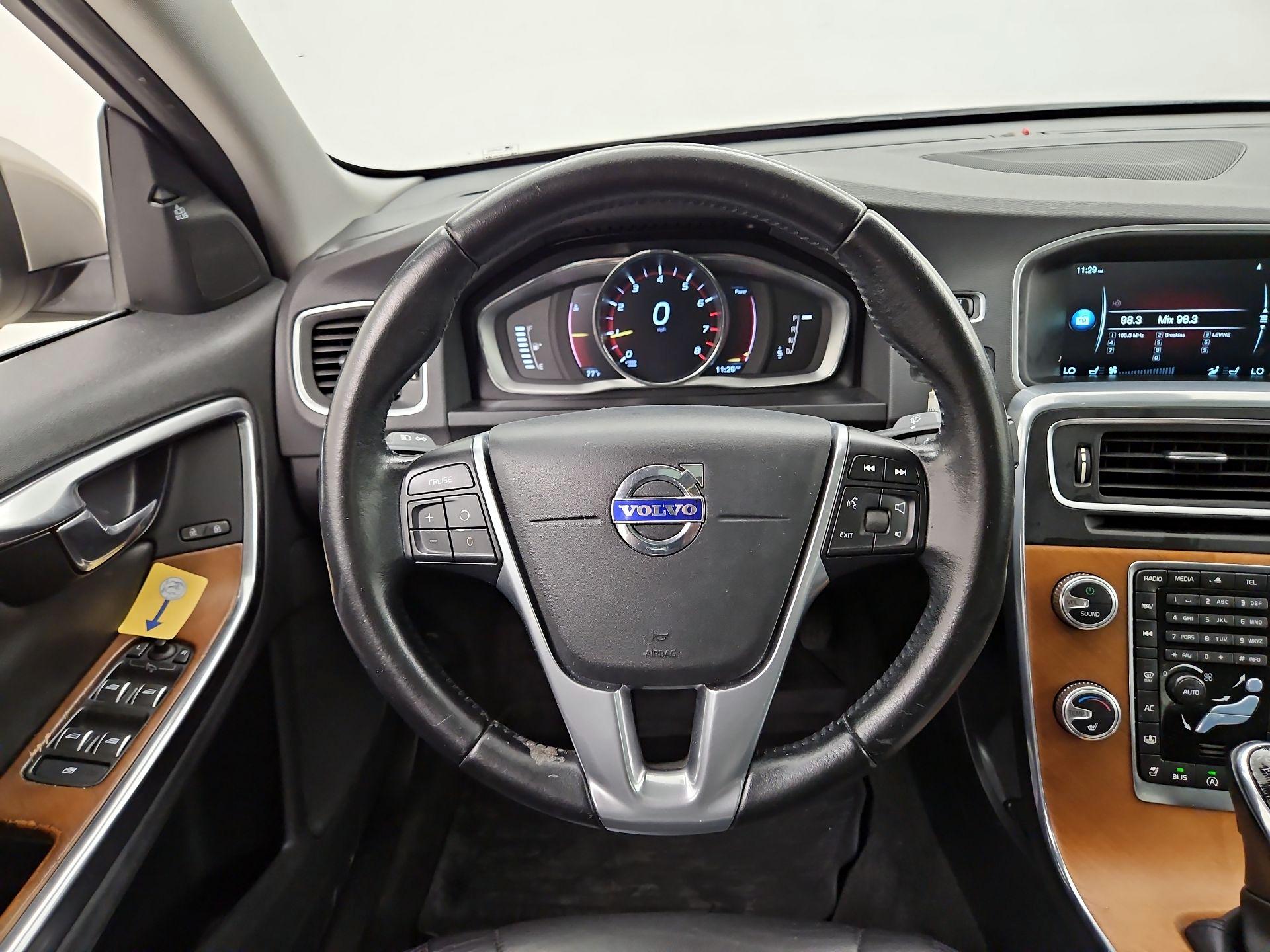 Thumbnail: 2016 Volvo S60 - 10