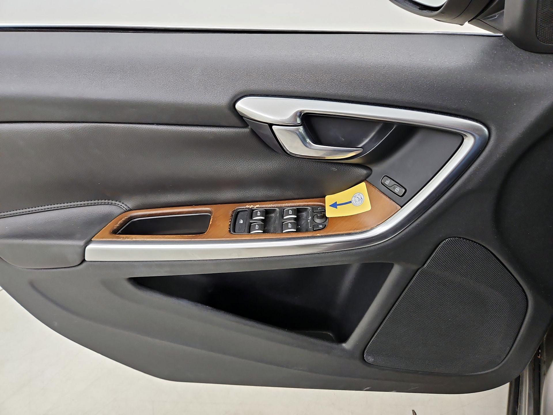 Thumbnail: 2016 Volvo S60 - 12