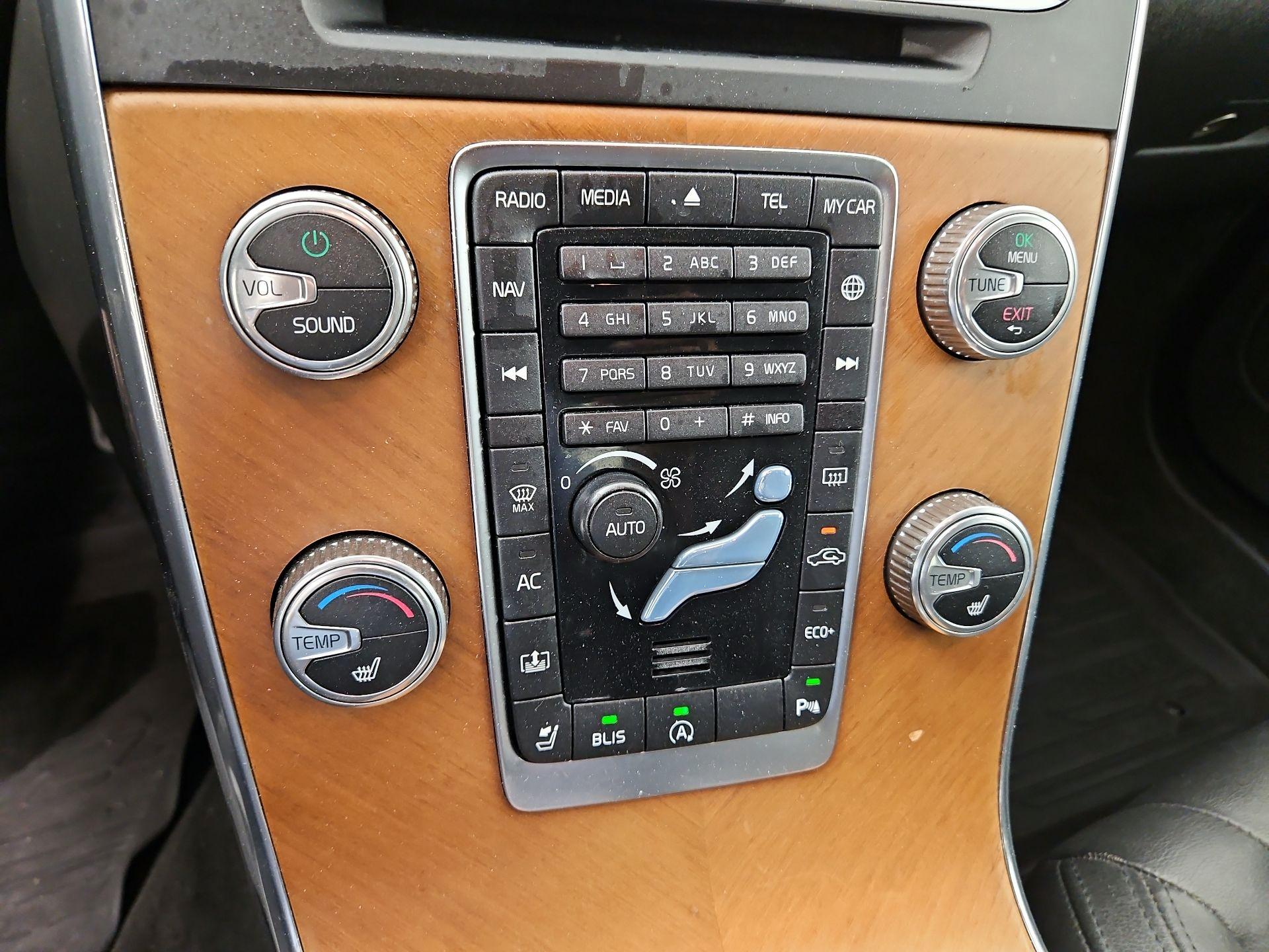 Thumbnail: 2016 Volvo S60 - 16