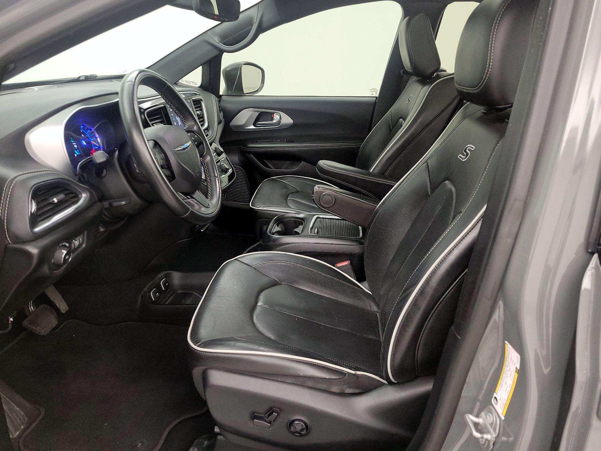 Thumbnail: 2020 Chrysler Pacifica - 11