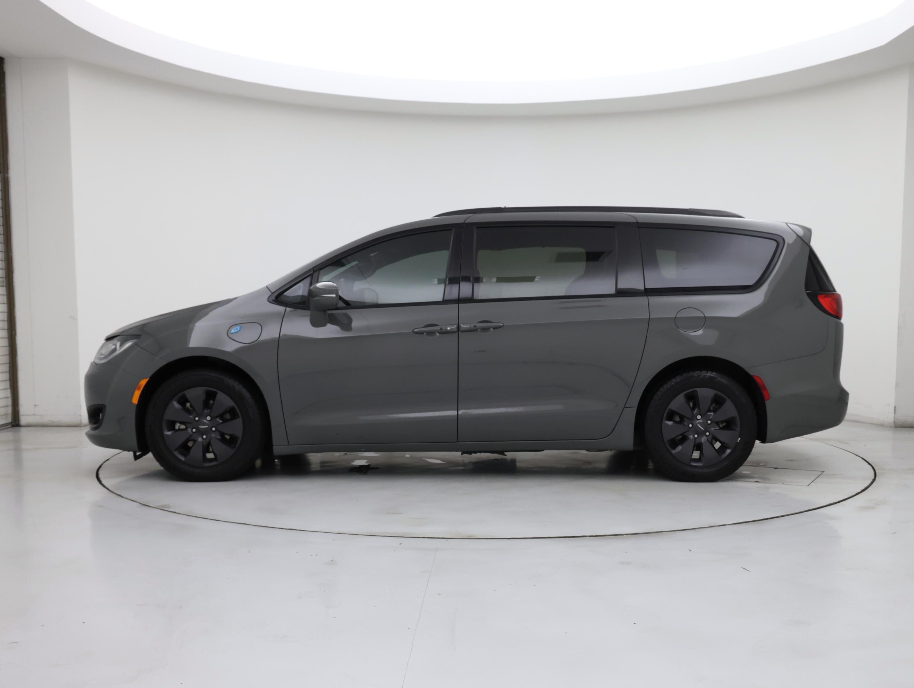 Thumbnail: 2020 Chrysler Pacifica - 3