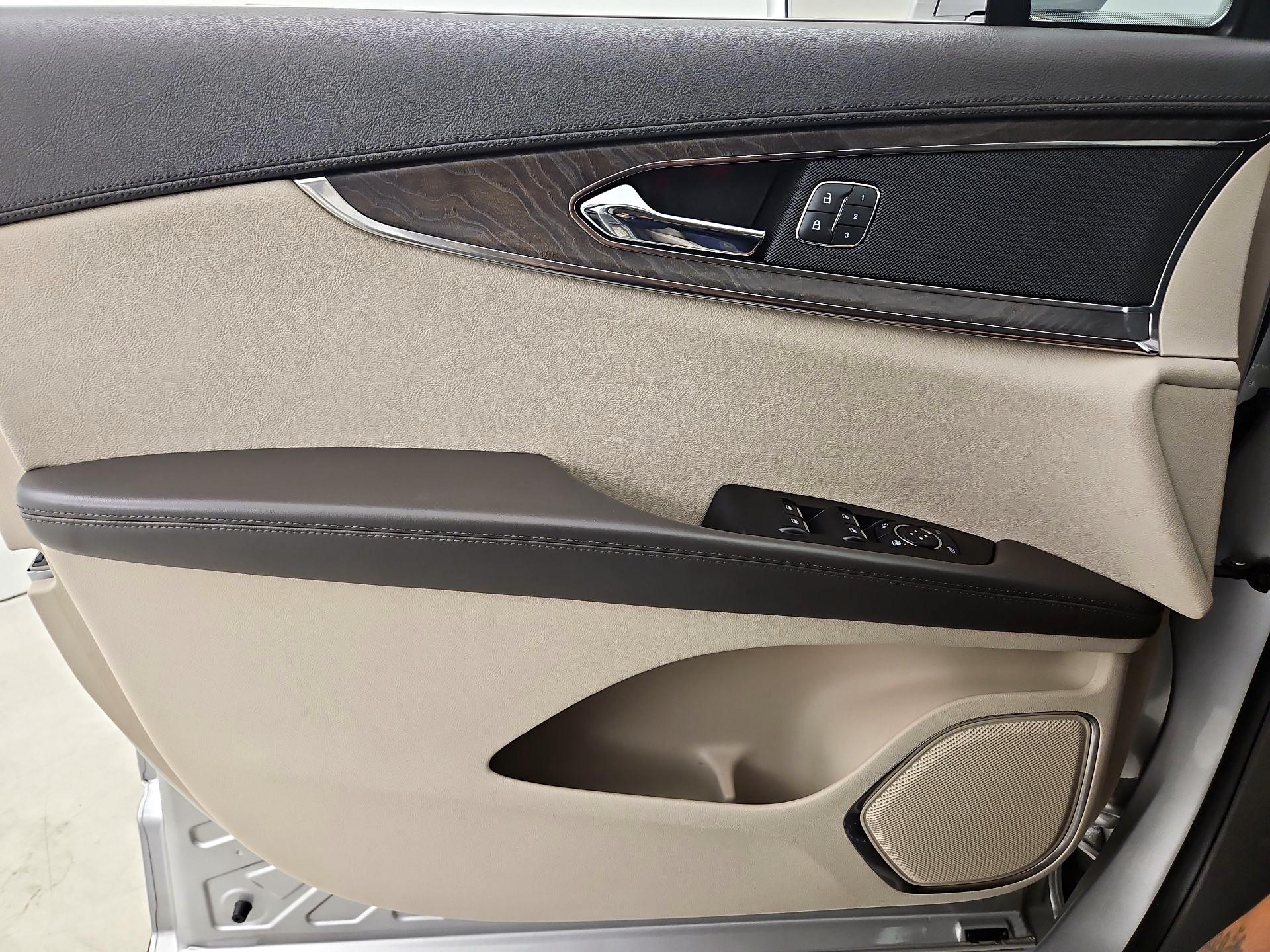 Thumbnail: 2019 Lincoln Nautilus - 12