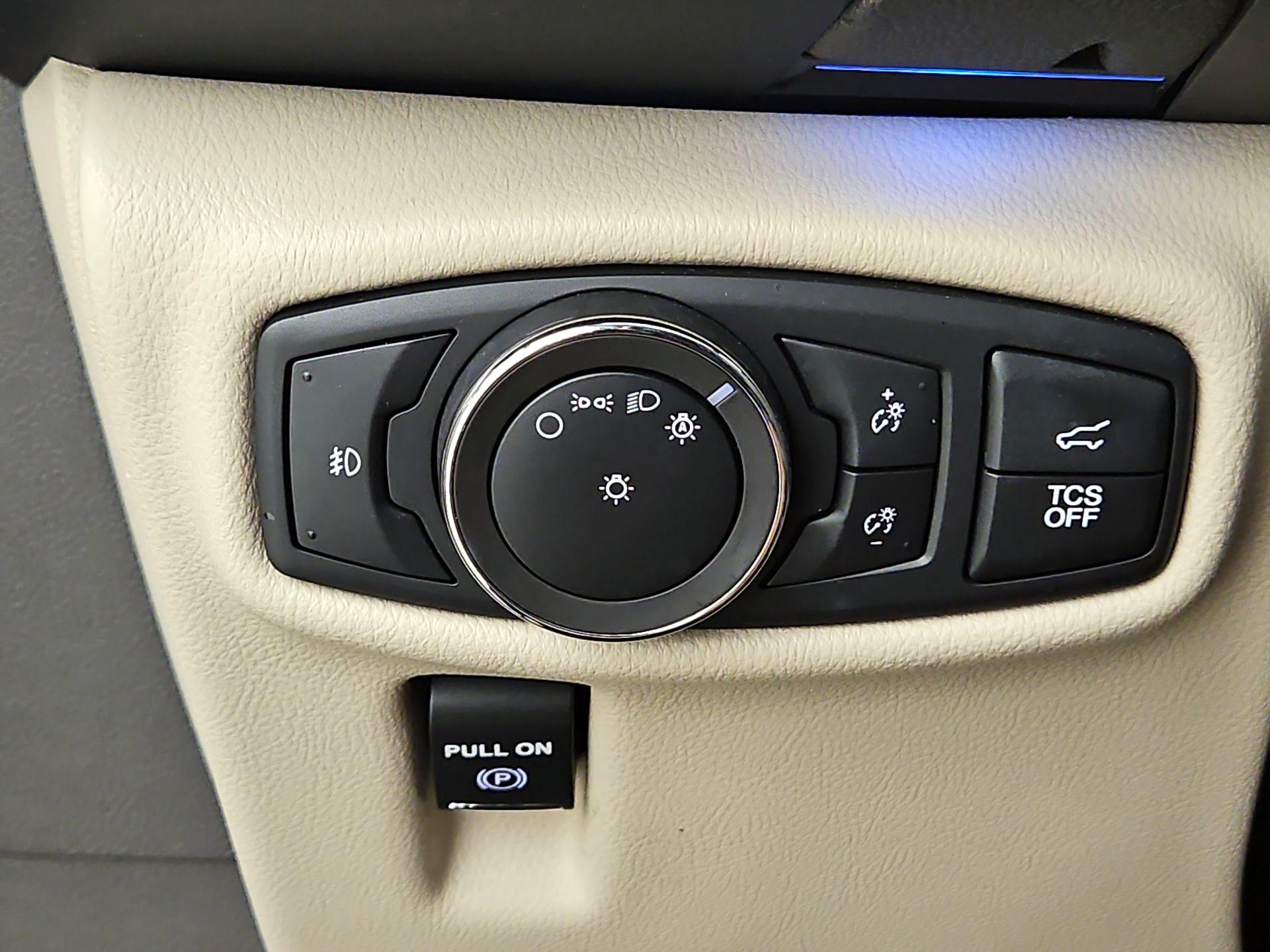 Thumbnail: 2019 Lincoln Nautilus - 13