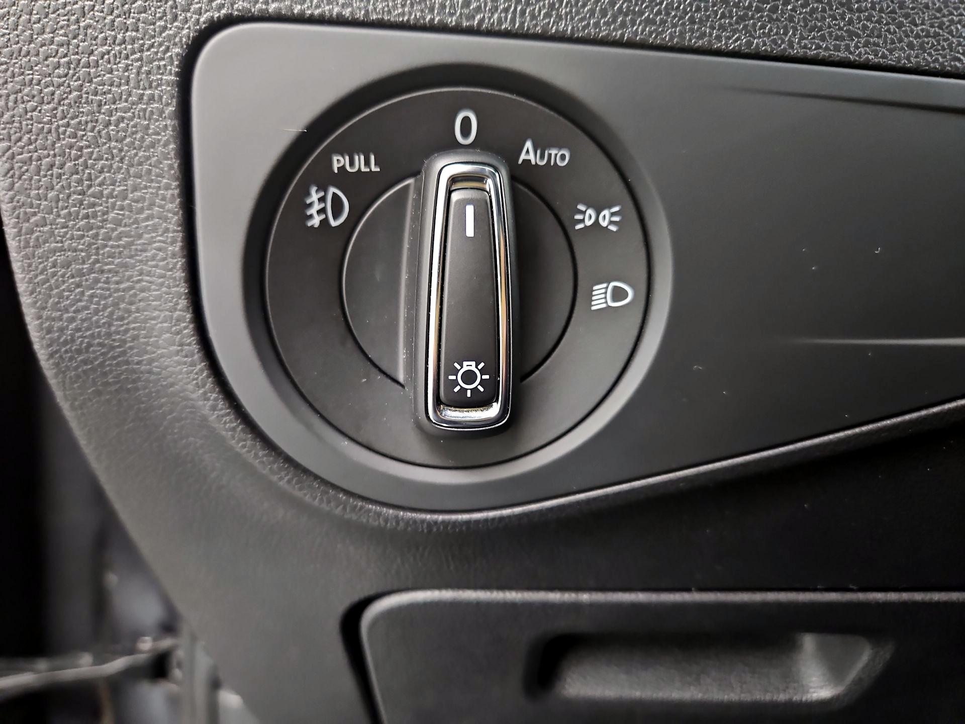 Thumbnail: 2018 Volkswagen Tiguan - 13