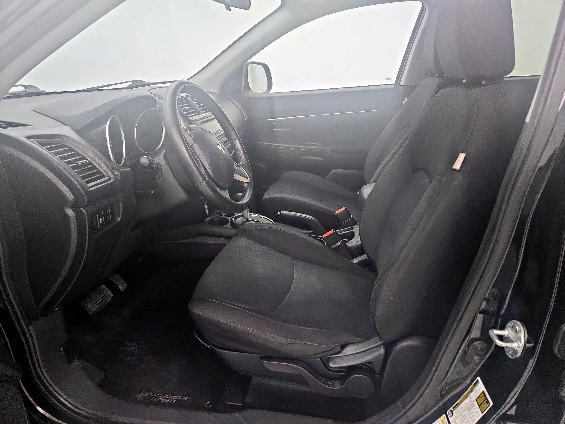 Thumbnail: 2015 Mitsubishi Outlander Sport - 11