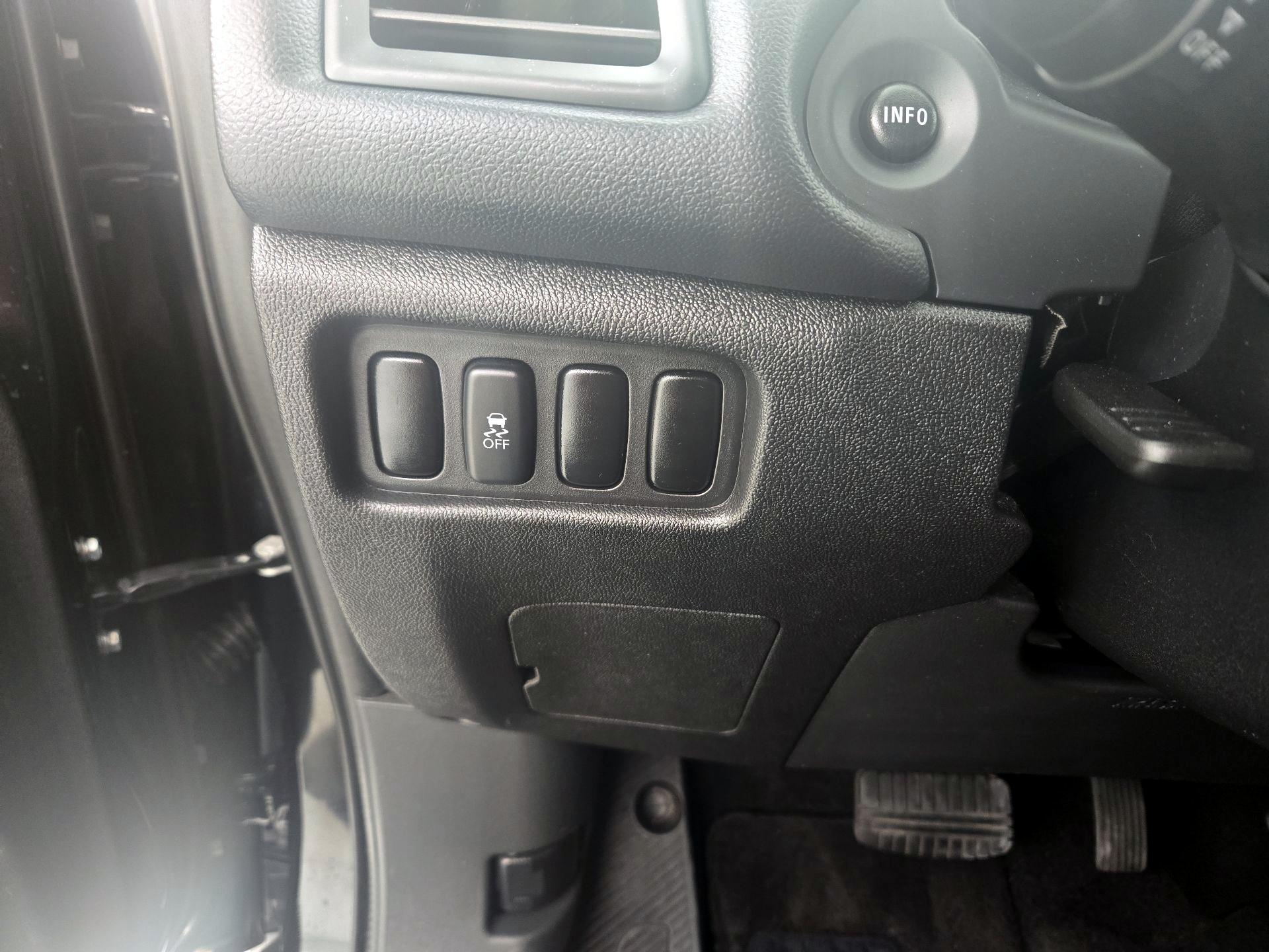 Thumbnail: 2015 Mitsubishi Outlander Sport - 13