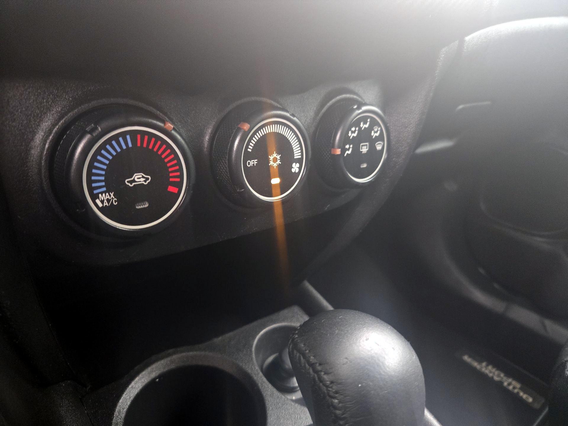 Thumbnail: 2015 Mitsubishi Outlander Sport - 15