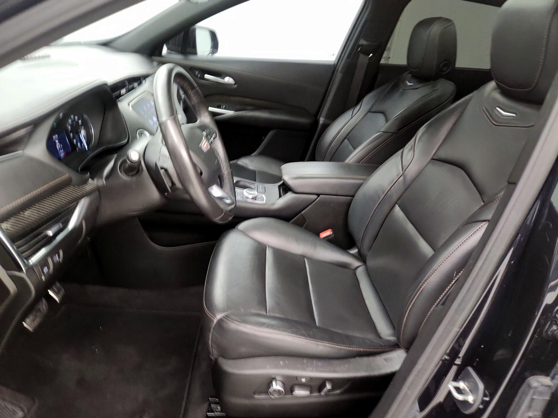 Thumbnail: 2023 Cadillac XT4 - 11