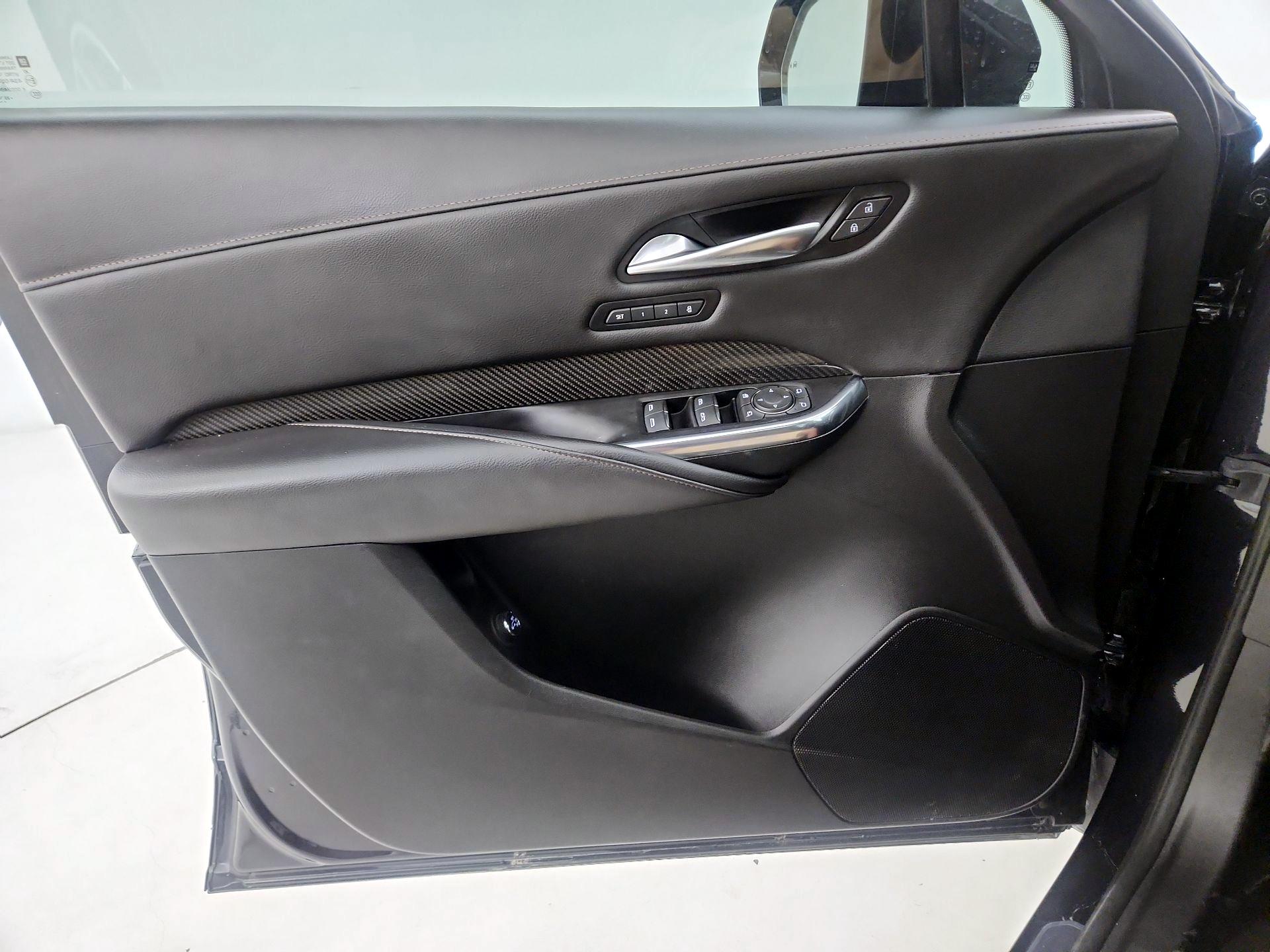 Thumbnail: 2023 Cadillac XT4 - 12