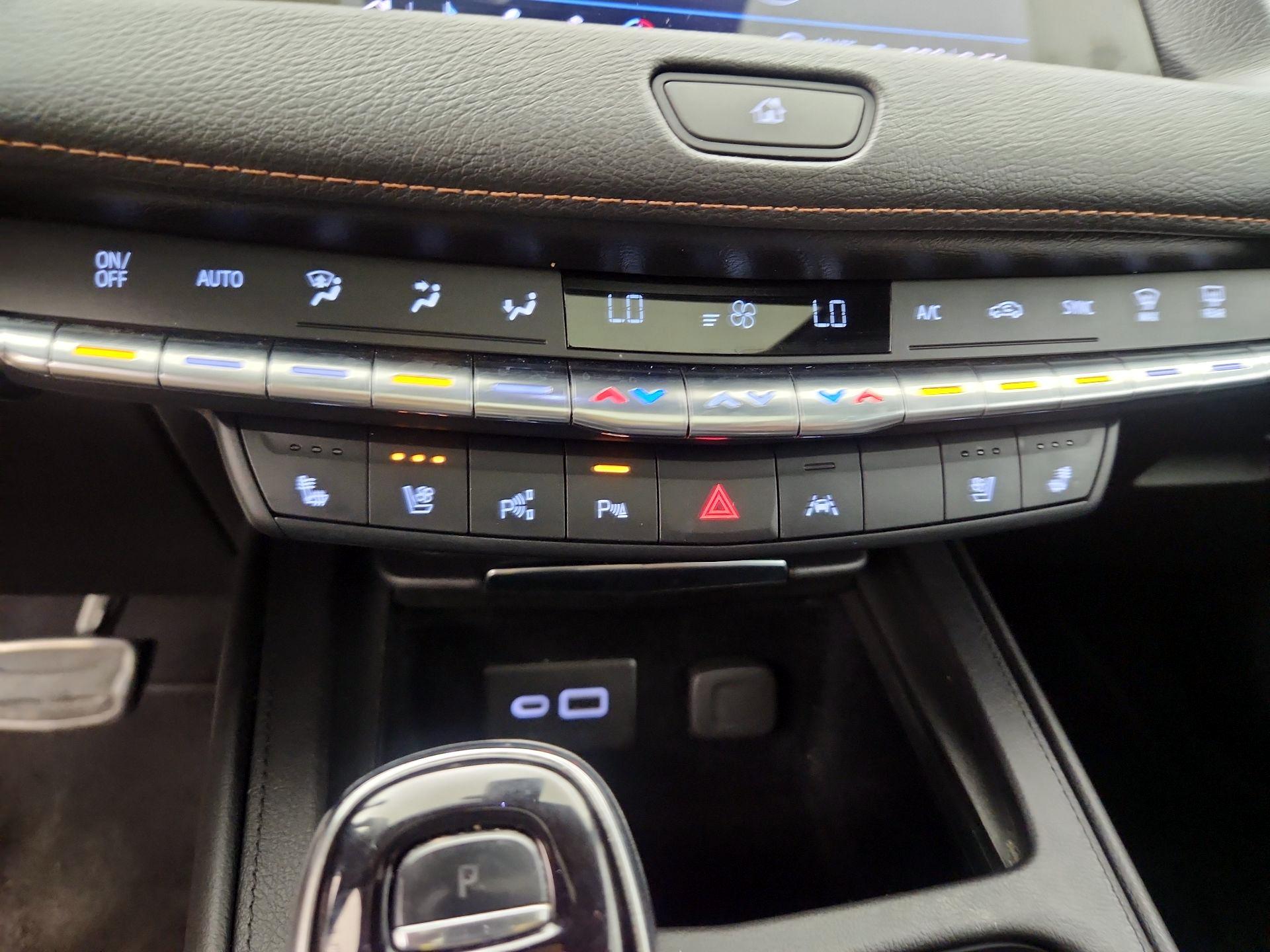 Thumbnail: 2023 Cadillac XT4 - 16