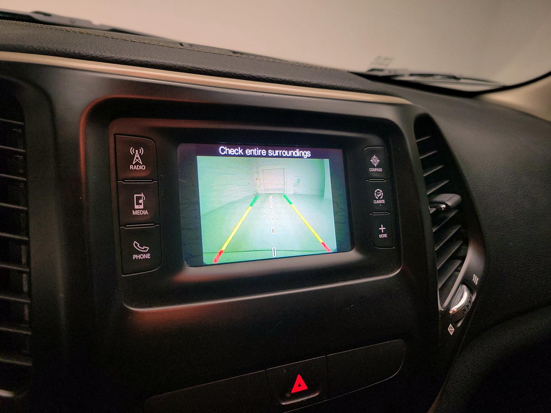 Thumbnail: 2016 Jeep Cherokee - 14