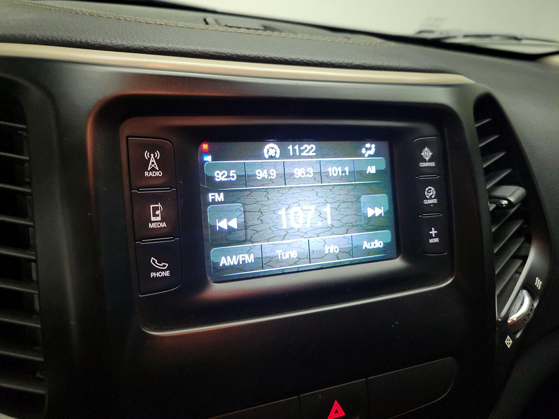 Thumbnail: 2016 Jeep Cherokee - 15