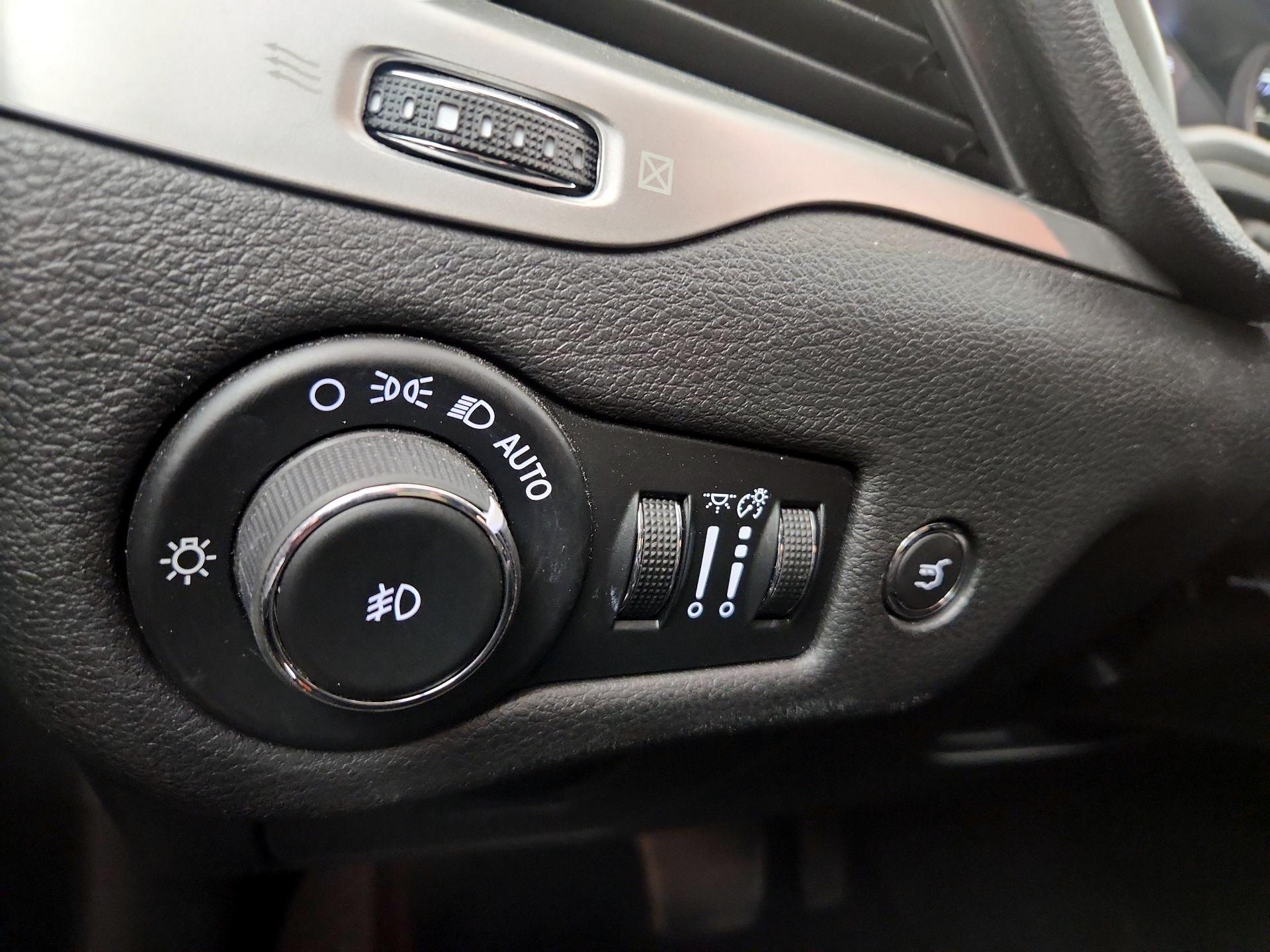 Thumbnail: 2015 Jeep Cherokee - 13