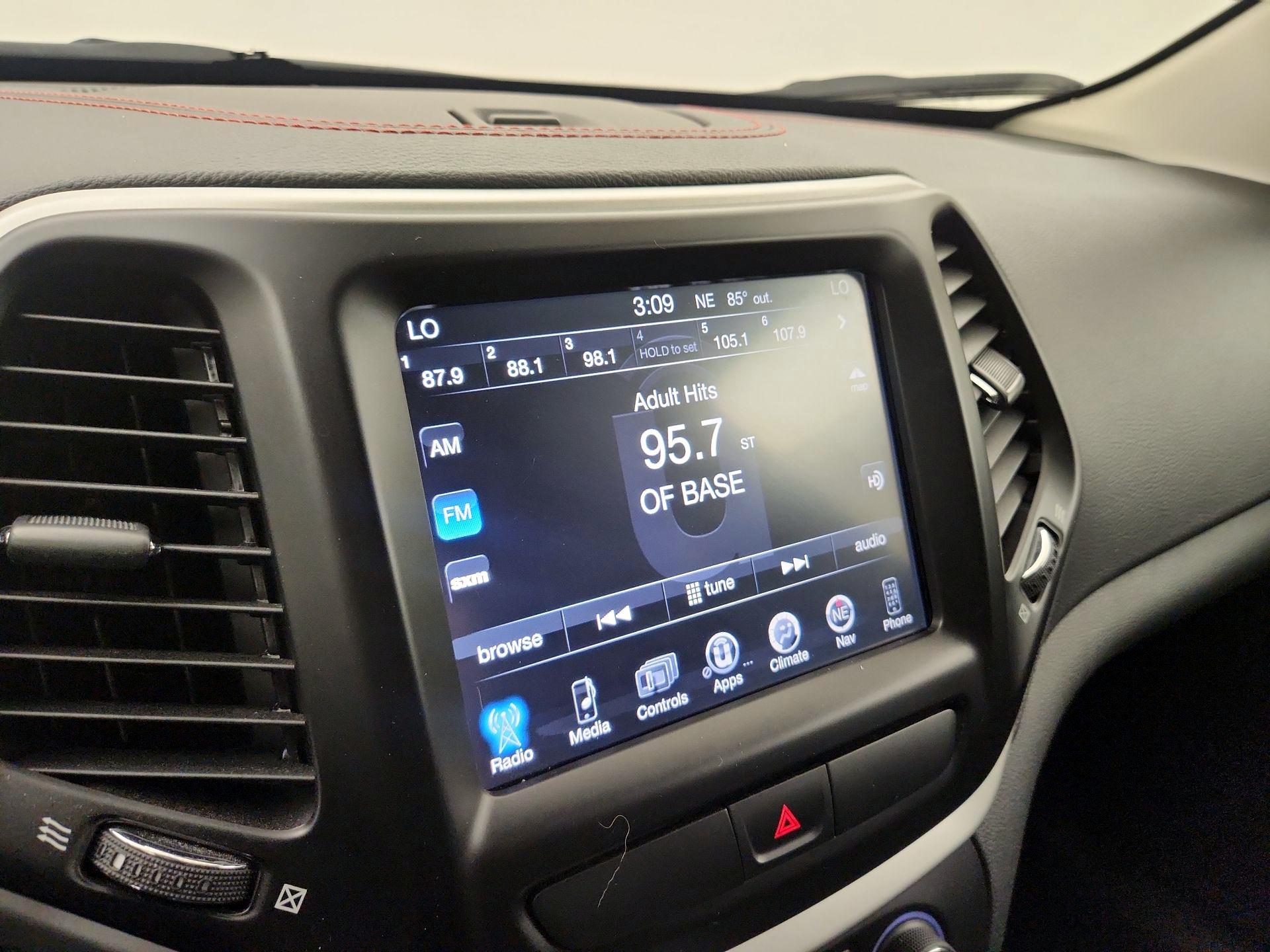 Thumbnail: 2015 Jeep Cherokee - 15