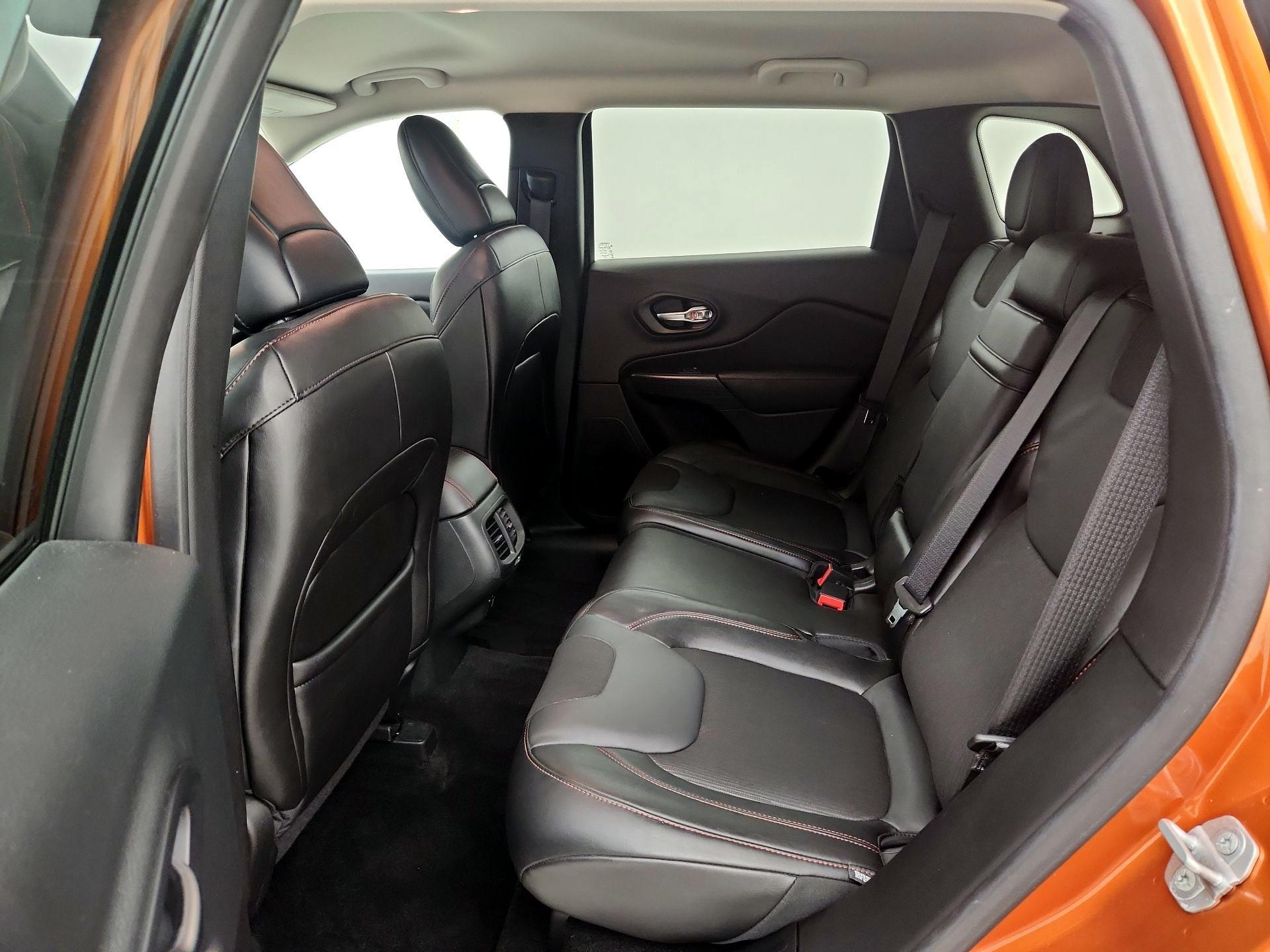 Thumbnail: 2015 Jeep Cherokee - 18