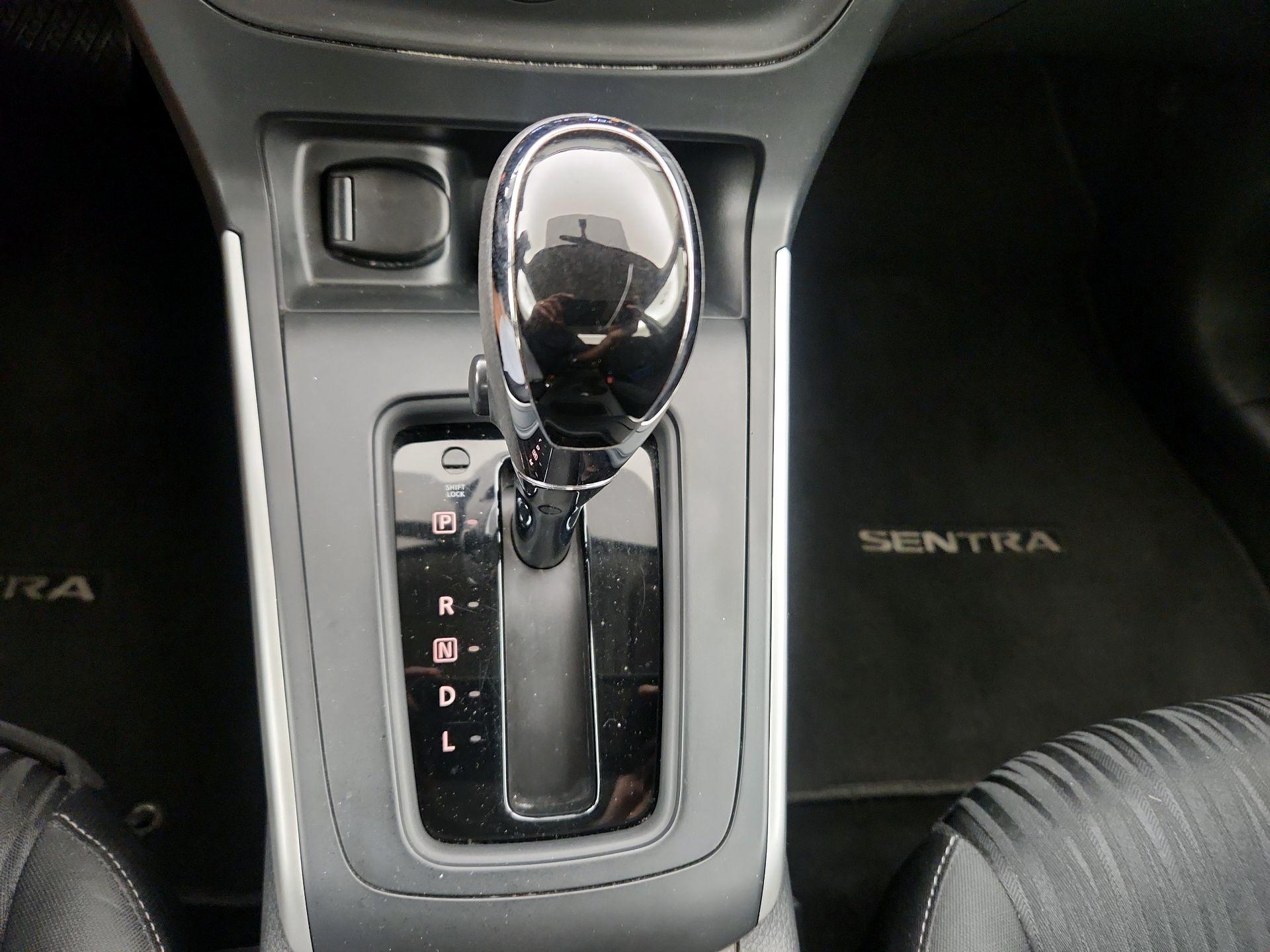 Thumbnail: 2018 Nissan Sentra - 17