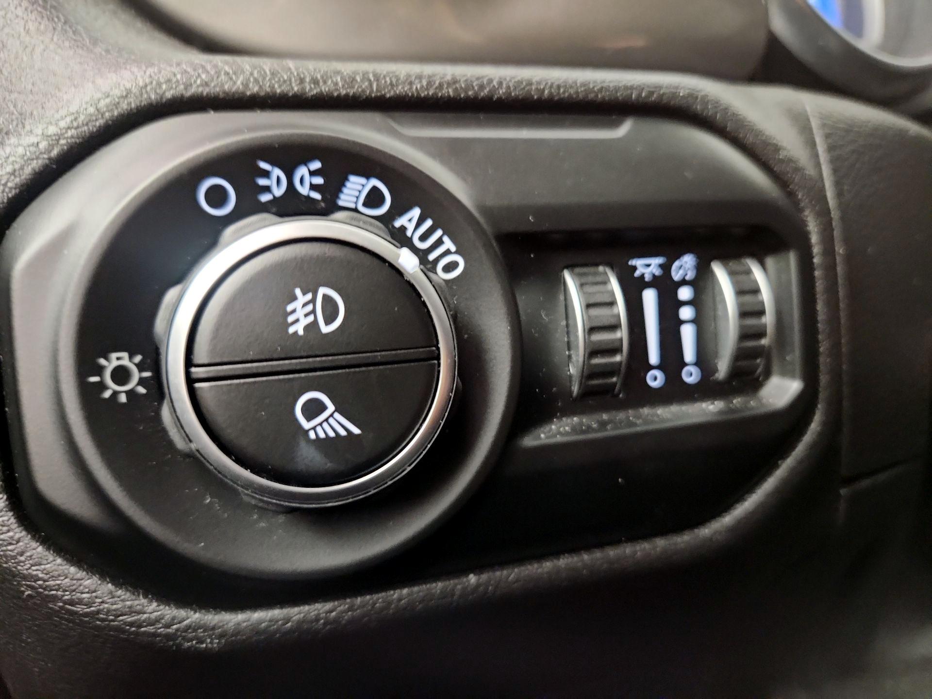 Thumbnail: 2020 Jeep Gladiator - 13