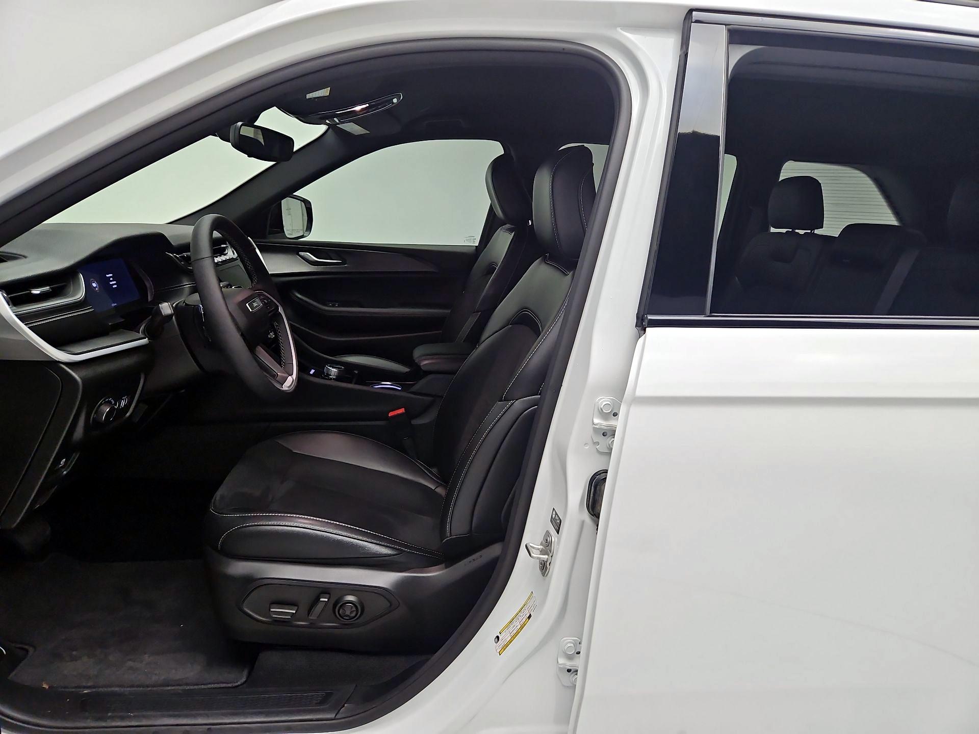 Thumbnail: 2024 Jeep Grand Cherokee - 9