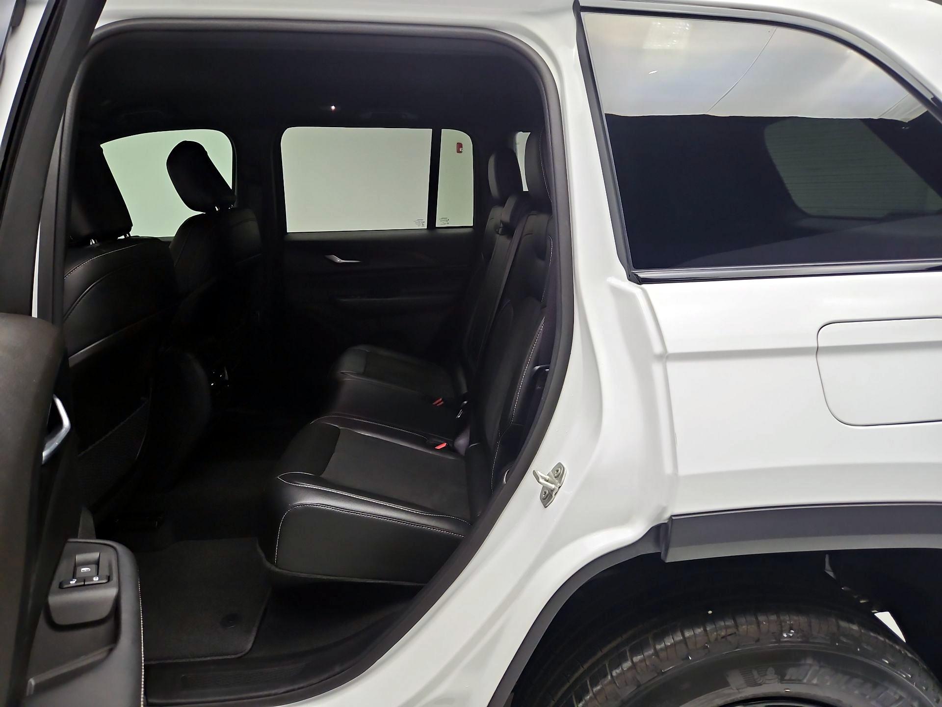 Thumbnail: 2024 Jeep Grand Cherokee - 17