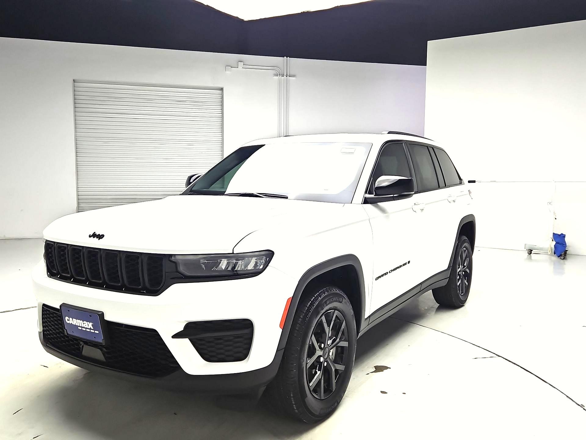 Thumbnail: 2024 Jeep Grand Cherokee - 3