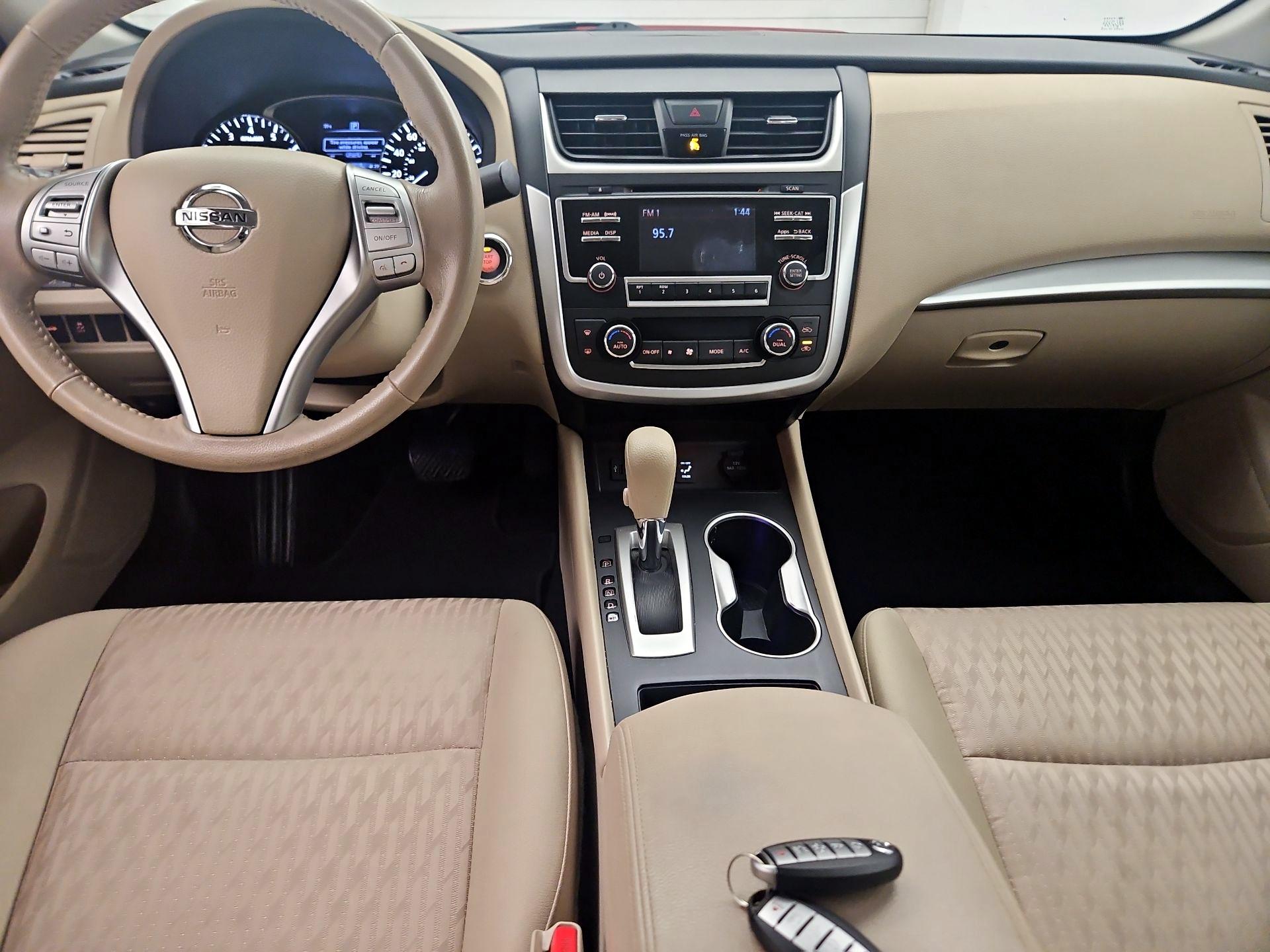 Thumbnail: 2016 Nissan Altima - 9