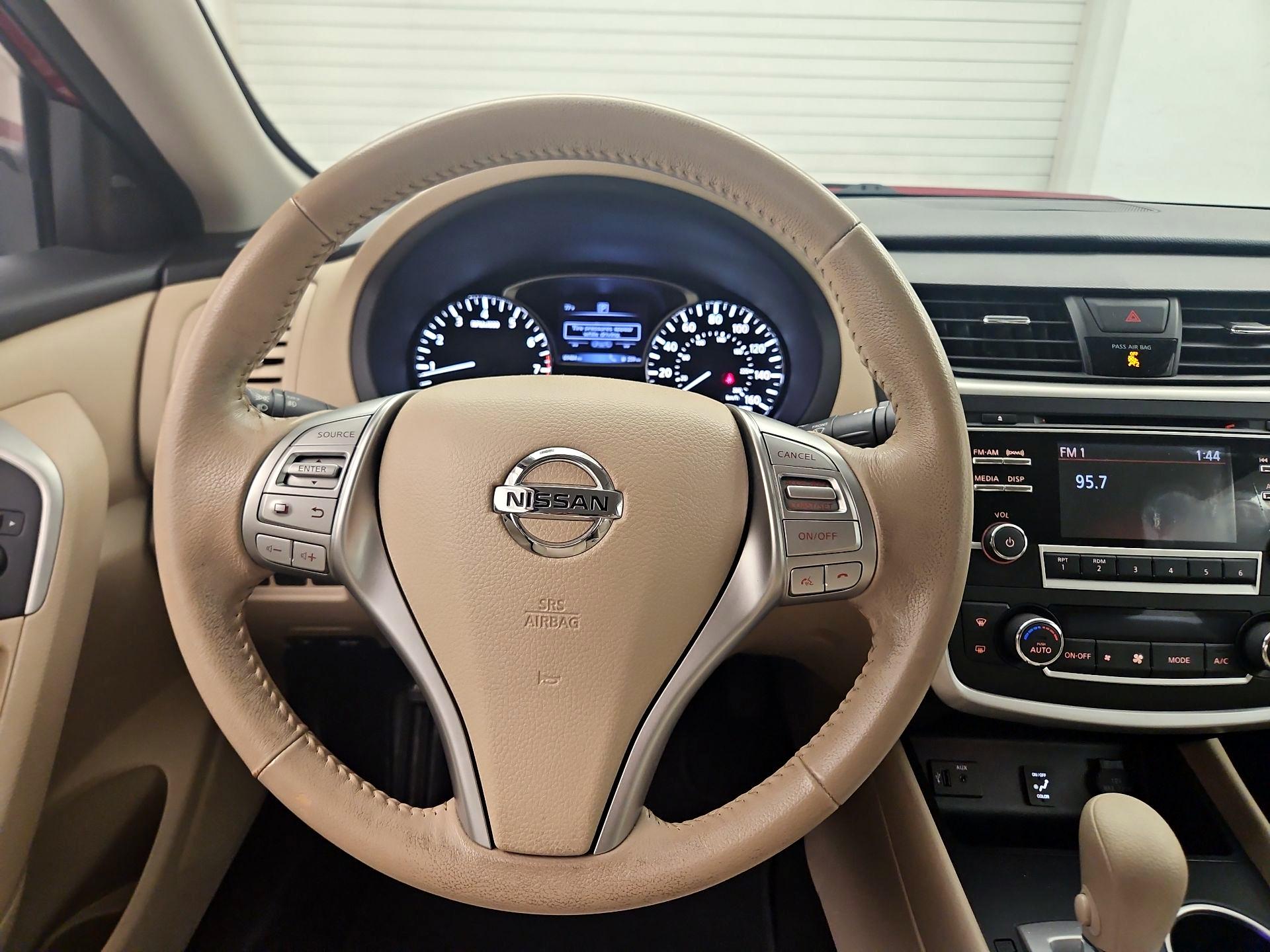 Thumbnail: 2016 Nissan Altima - 10
