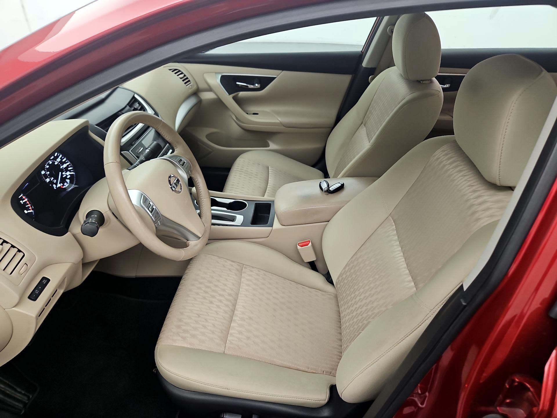 Thumbnail: 2016 Nissan Altima - 11
