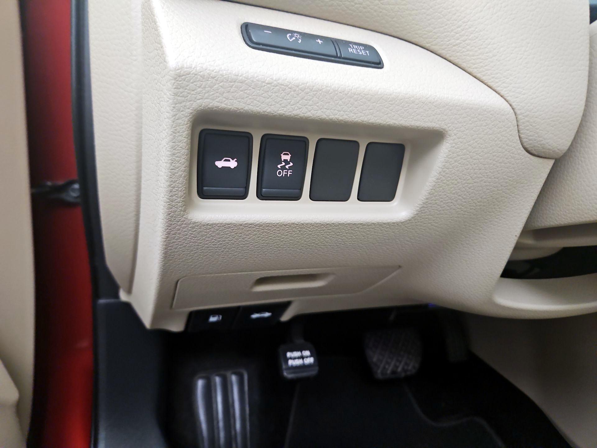 Thumbnail: 2016 Nissan Altima - 13
