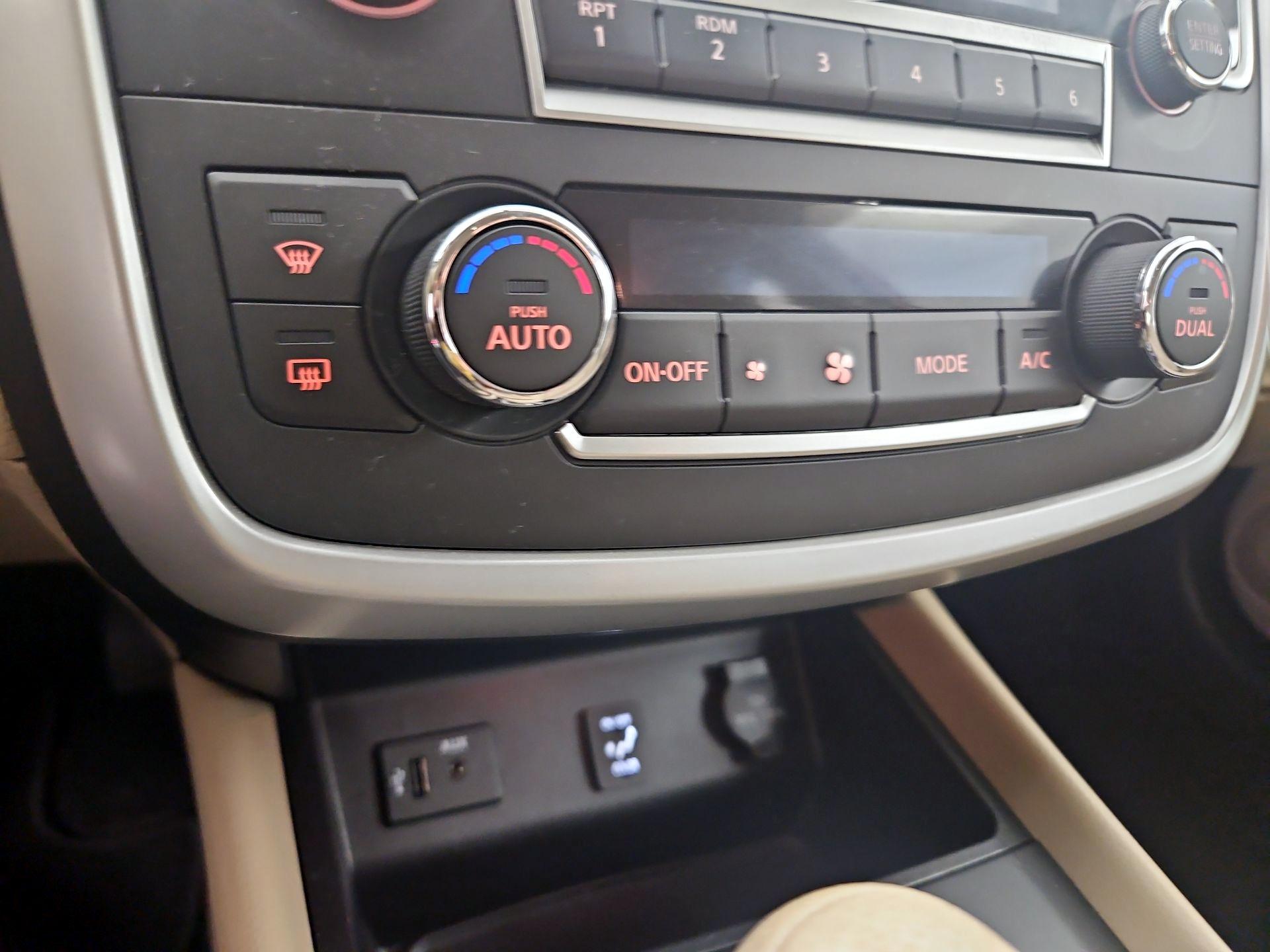 Thumbnail: 2016 Nissan Altima - 15