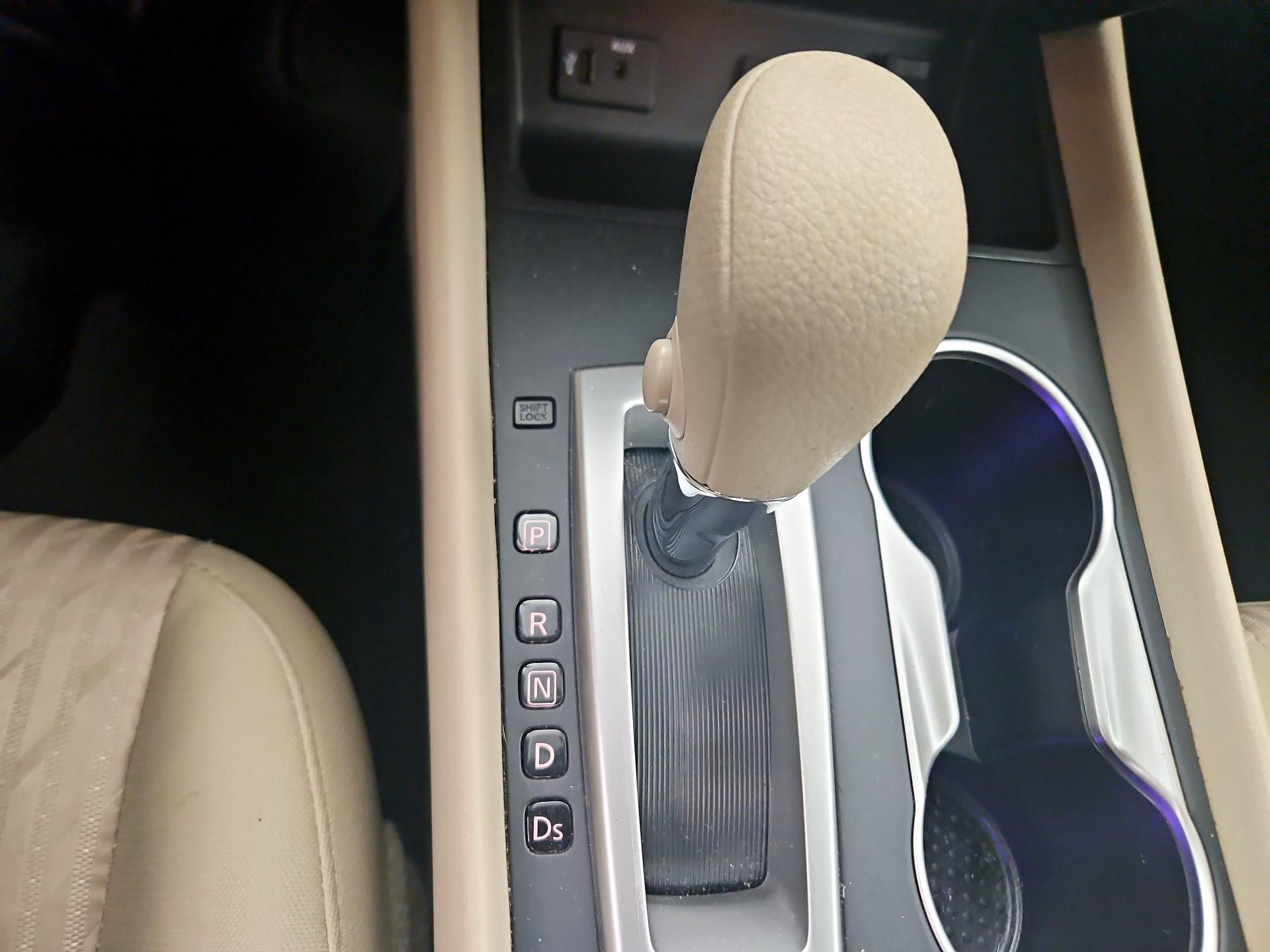 Thumbnail: 2016 Nissan Altima - 16