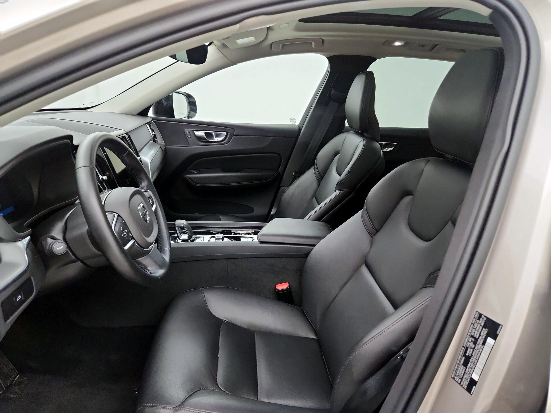 Thumbnail: 2025 Volvo XC60 - 11
