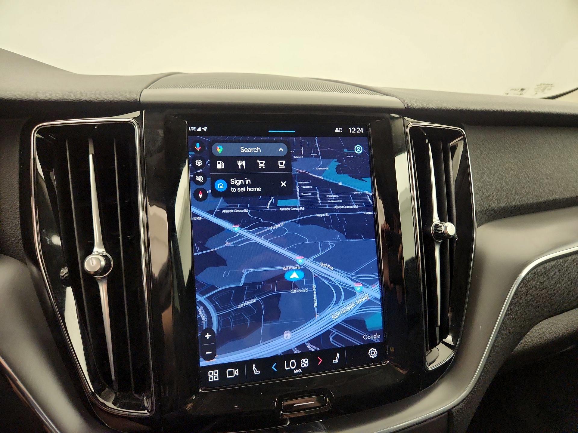 Thumbnail: 2025 Volvo XC60 - 14