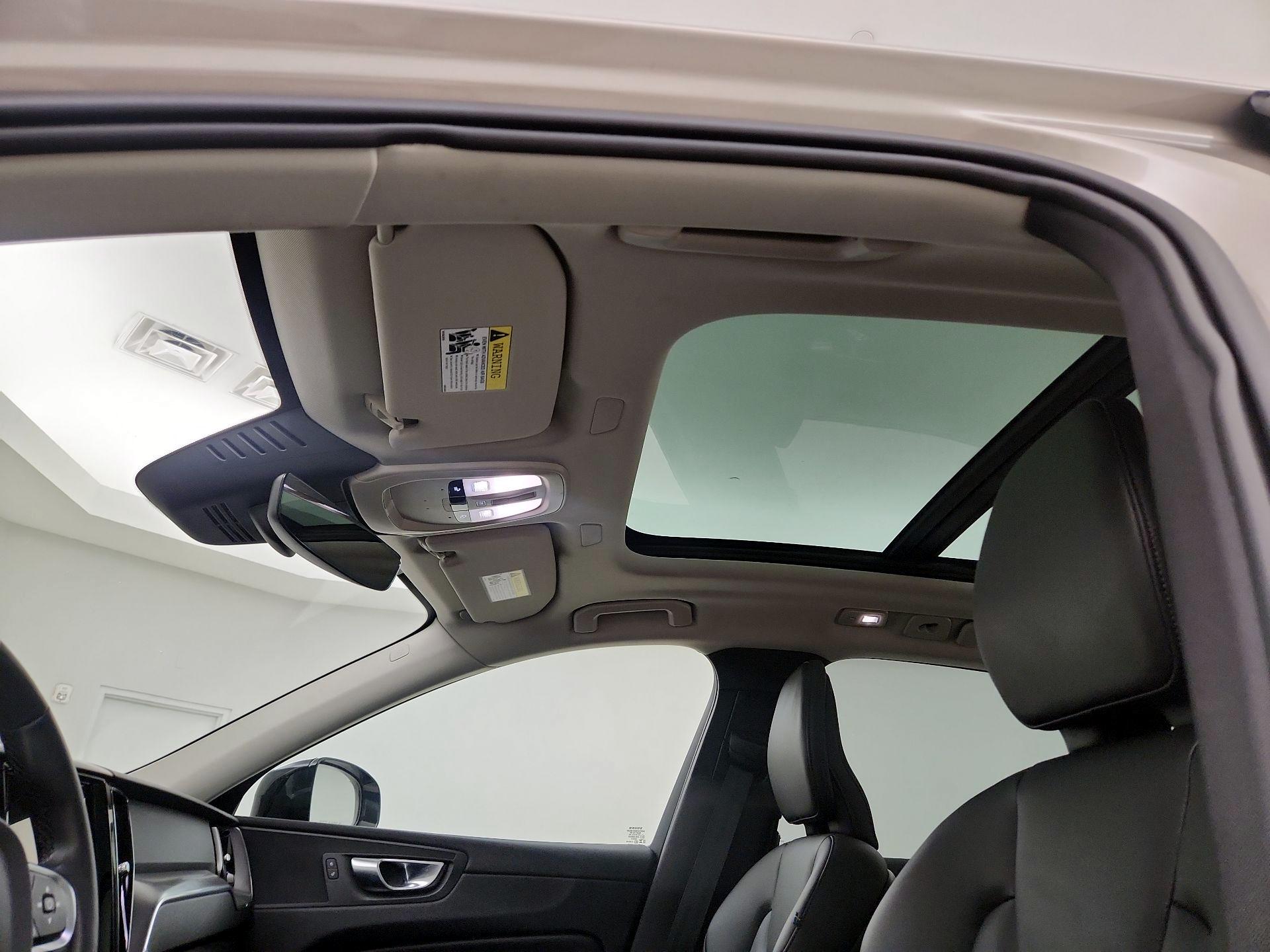 Thumbnail: 2025 Volvo XC60 - 20