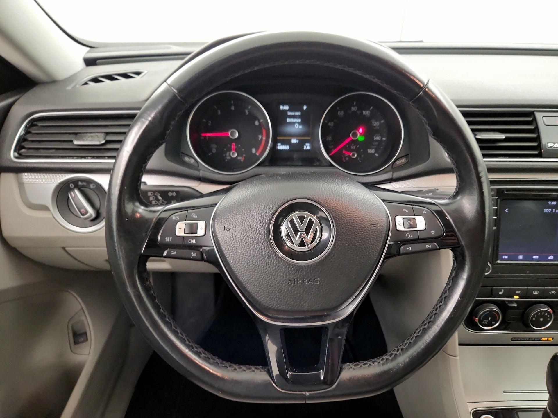 Thumbnail: 2019 Volkswagen Passat - 10