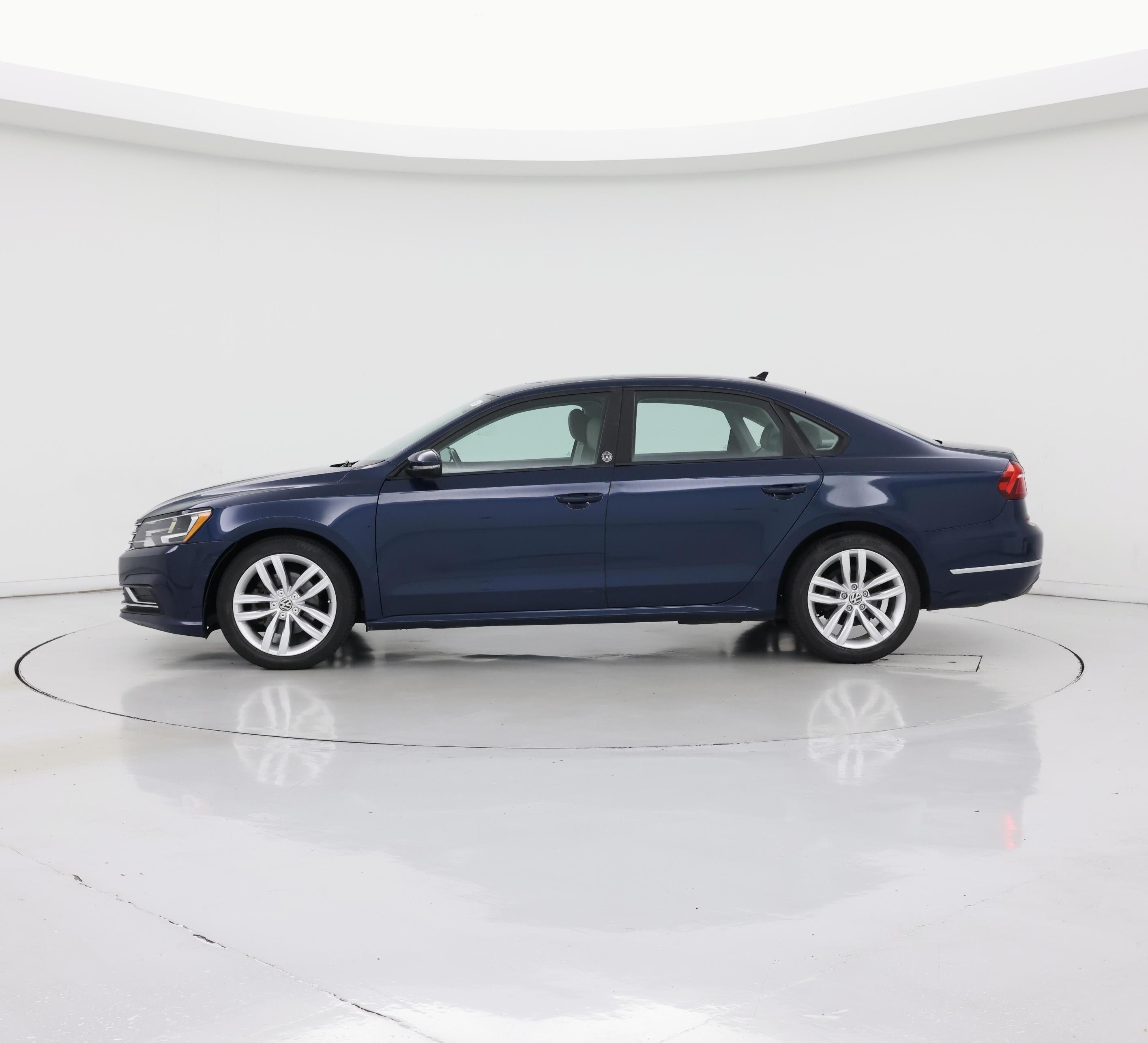 Thumbnail: 2019 Volkswagen Passat - 3
