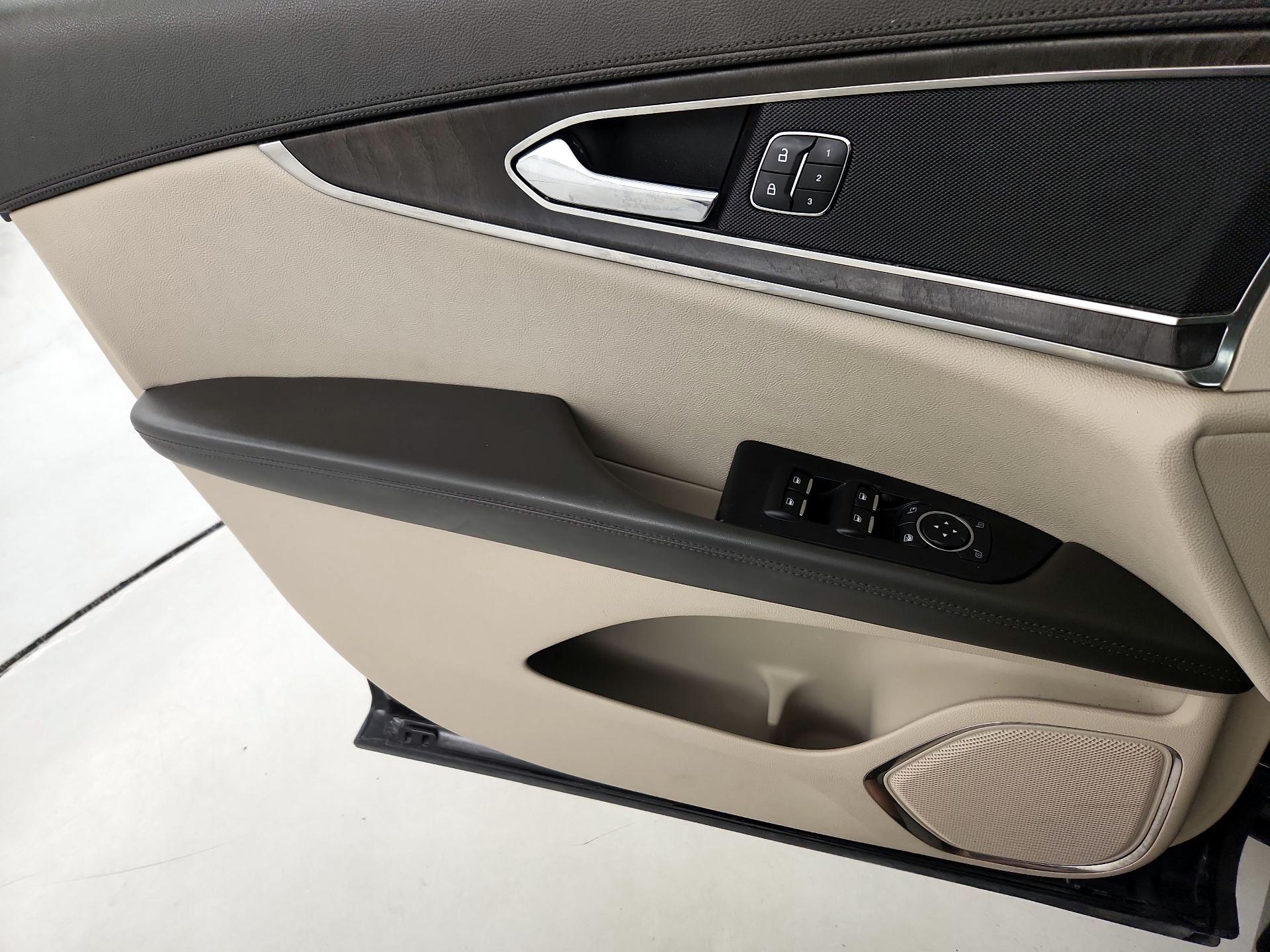 Thumbnail: 2019 Lincoln Nautilus - 12