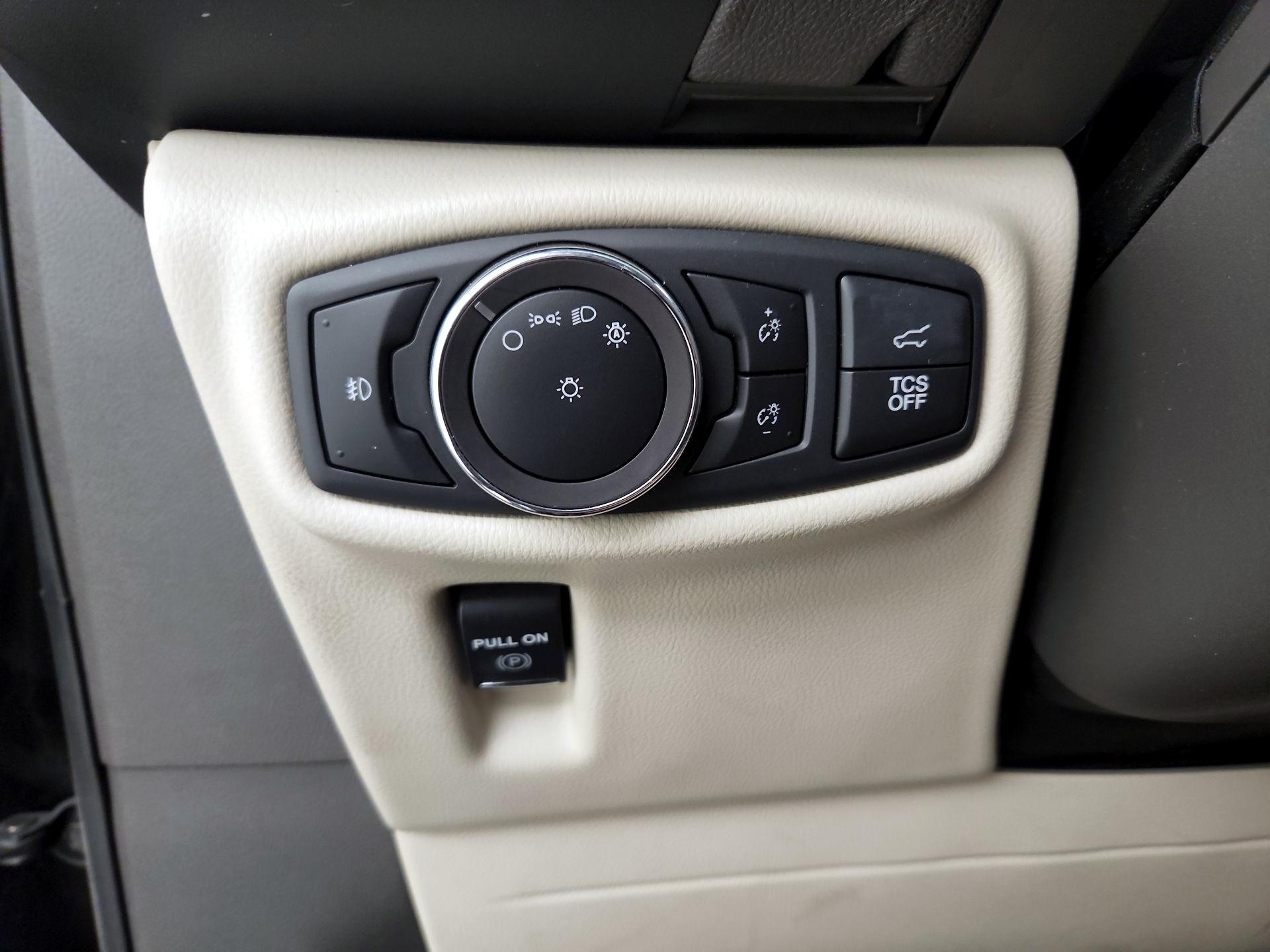 Thumbnail: 2019 Lincoln Nautilus - 13