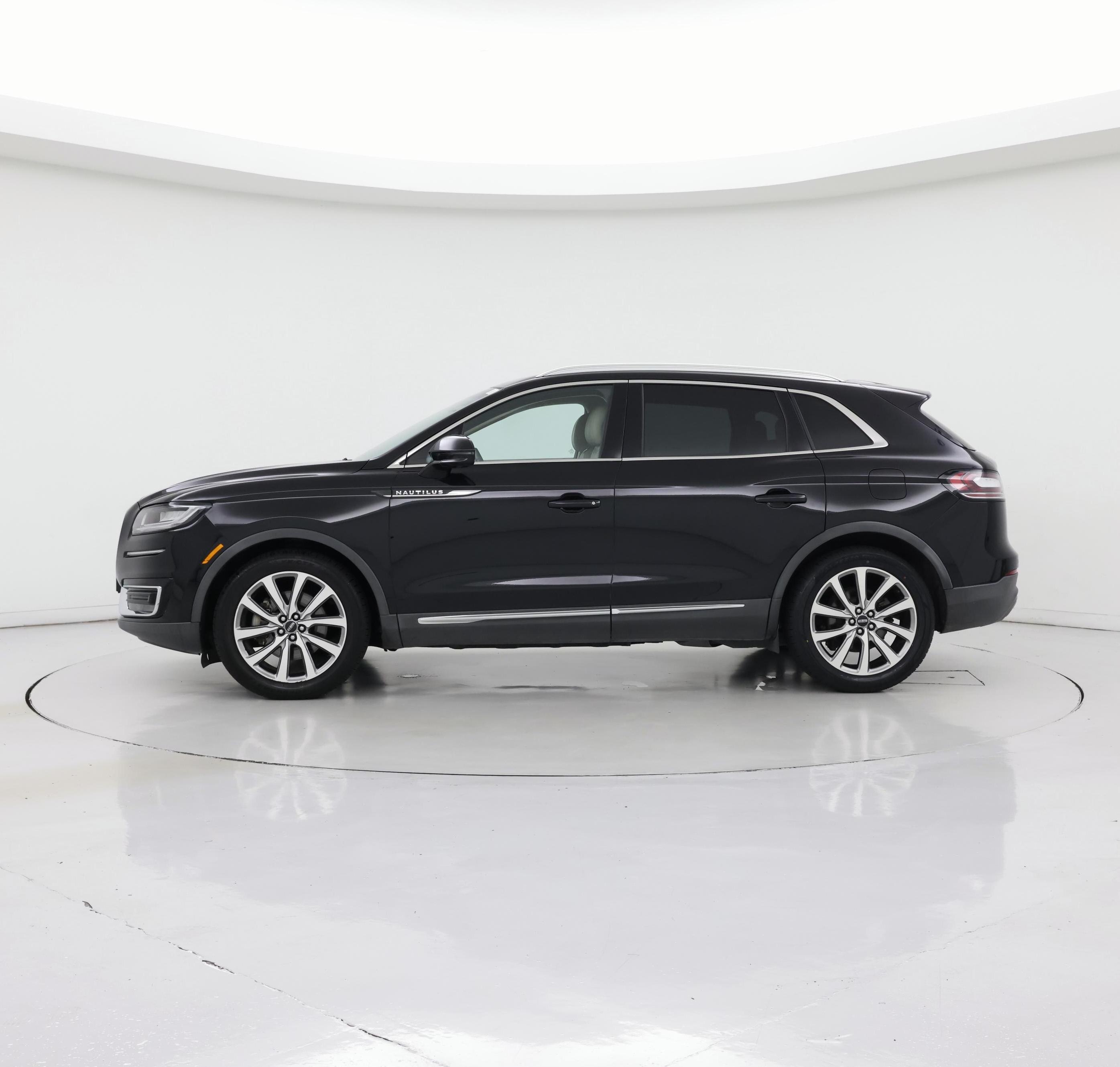 Thumbnail: 2019 Lincoln Nautilus - 3