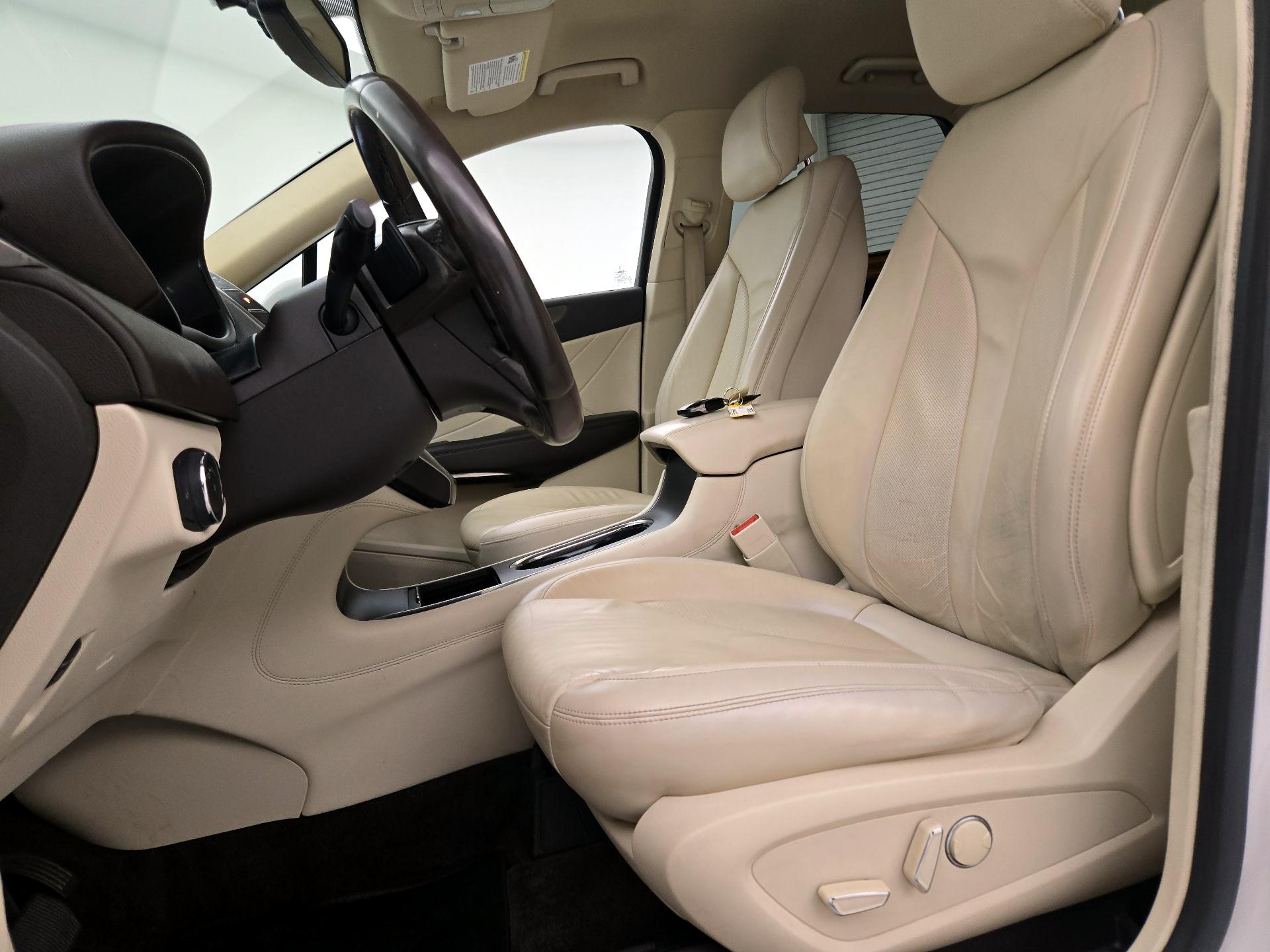 Thumbnail: 2016 Lincoln MKC - 11