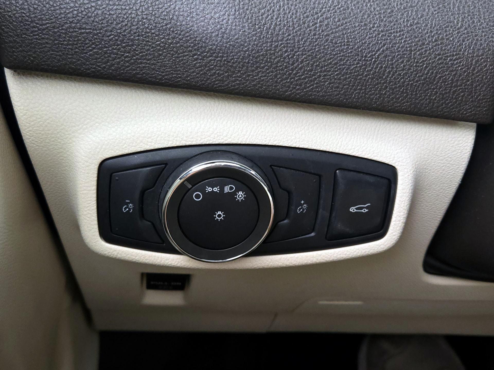Thumbnail: 2016 Lincoln MKC - 13