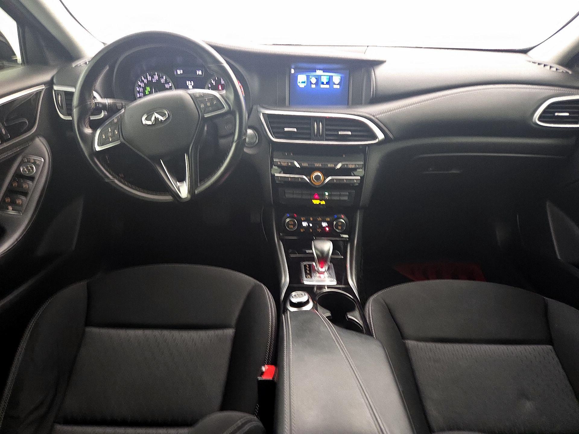 Thumbnail: 2018 INFINITI QX30 - 9