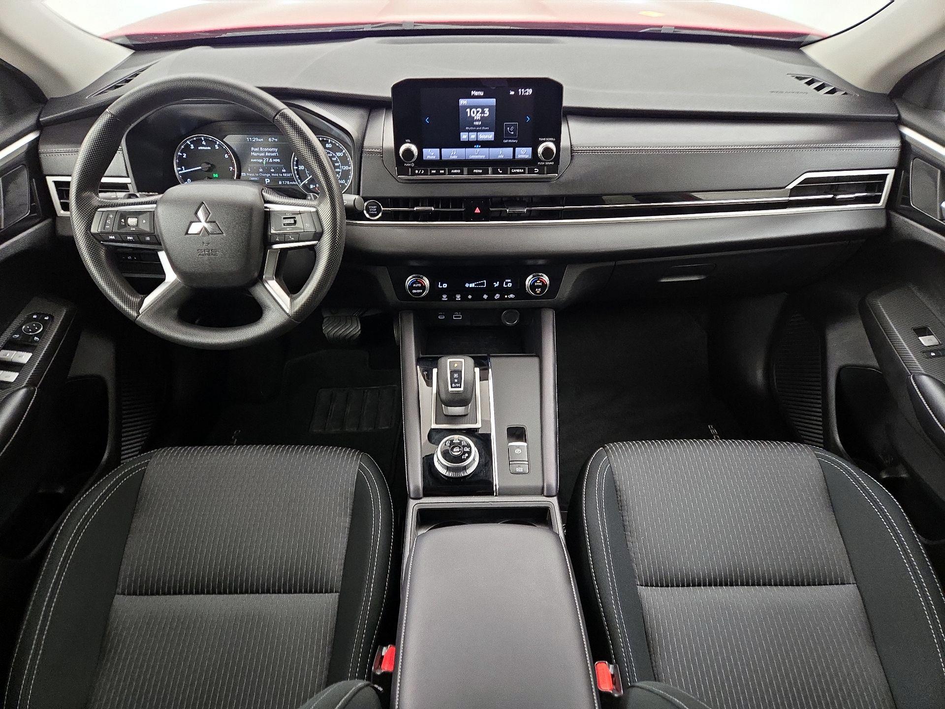 Thumbnail: 2024 Mitsubishi Outlander - 9