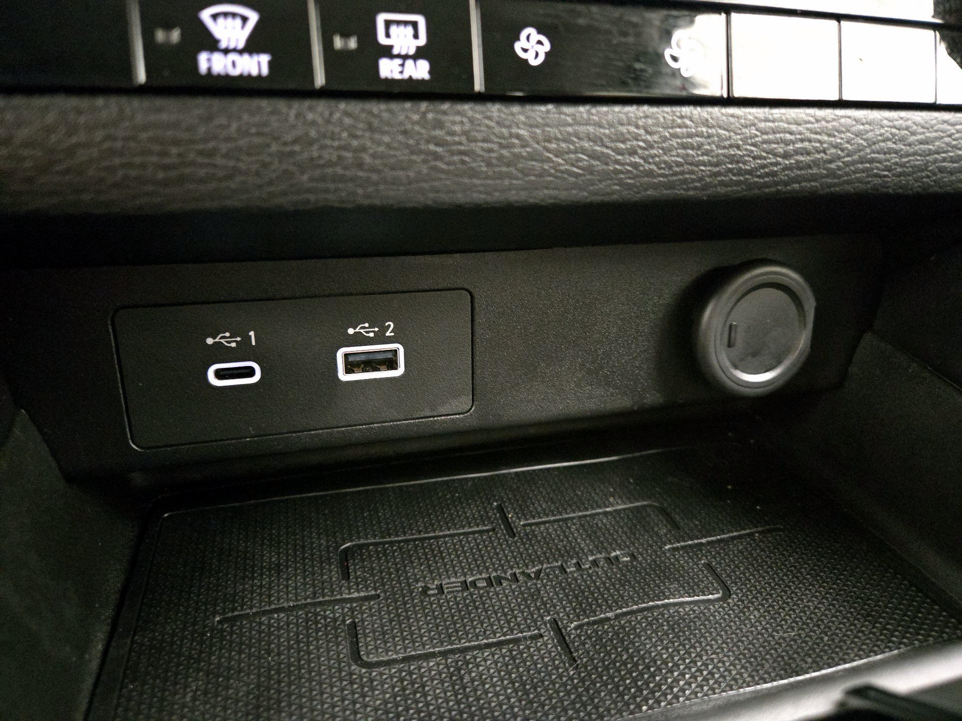 Thumbnail: 2024 Mitsubishi Outlander - 18