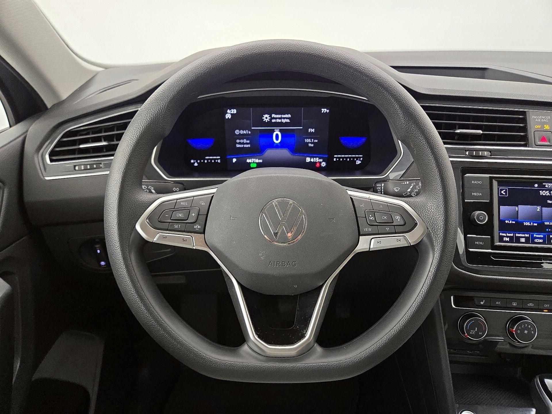 Thumbnail: 2022 Volkswagen Tiguan - 10