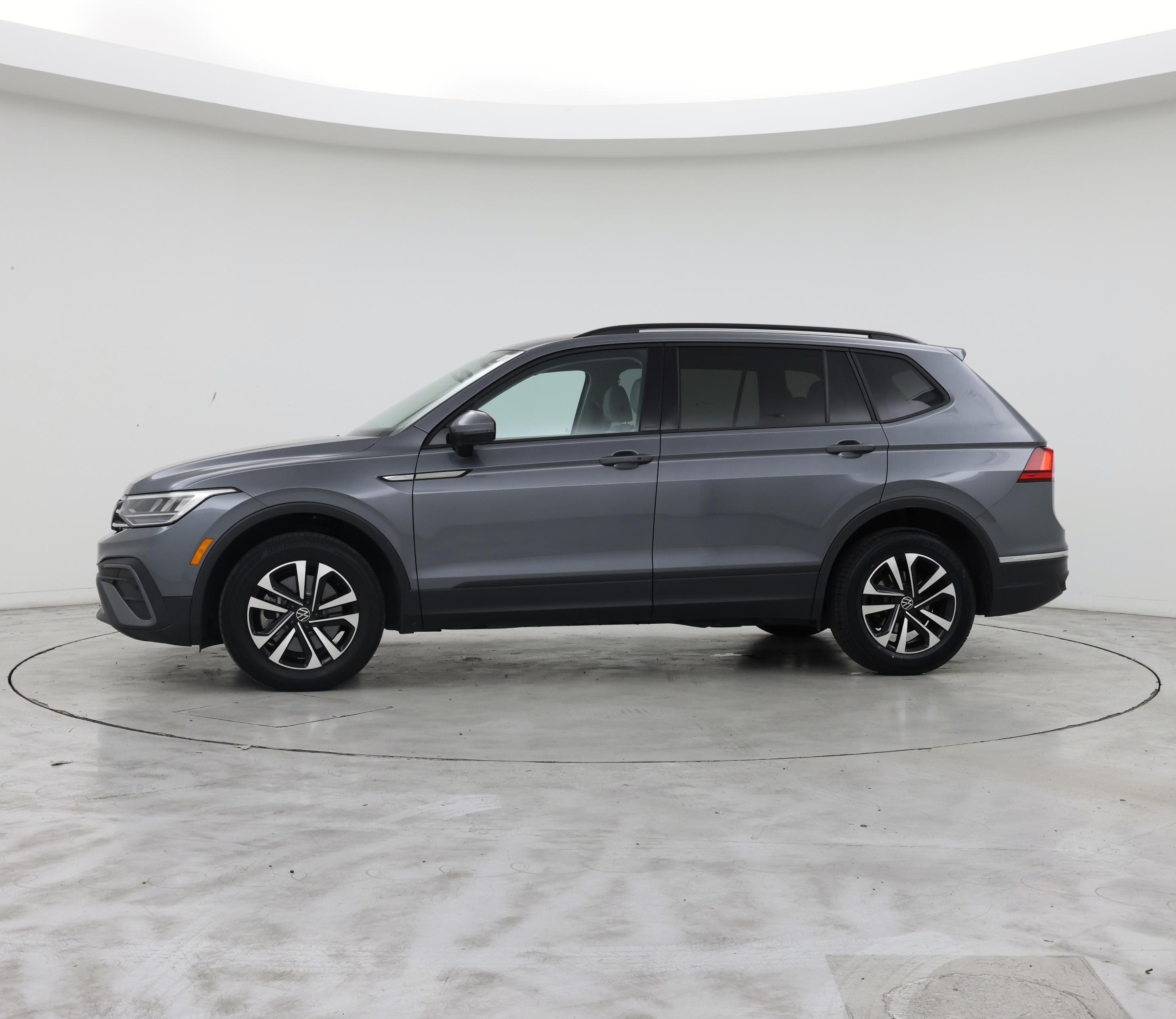 Thumbnail: 2022 Volkswagen Tiguan - 3
