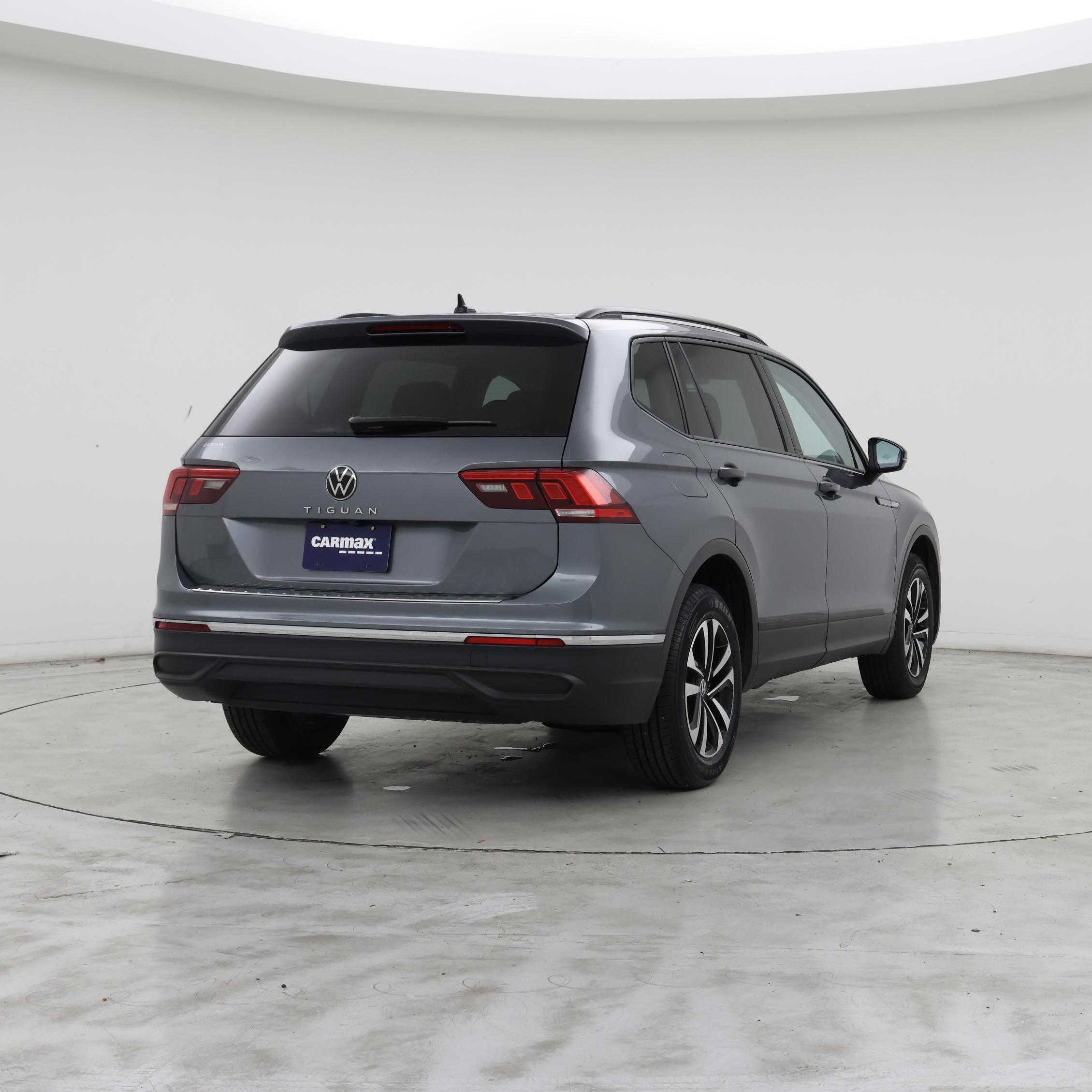 Thumbnail: 2022 Volkswagen Tiguan - 8
